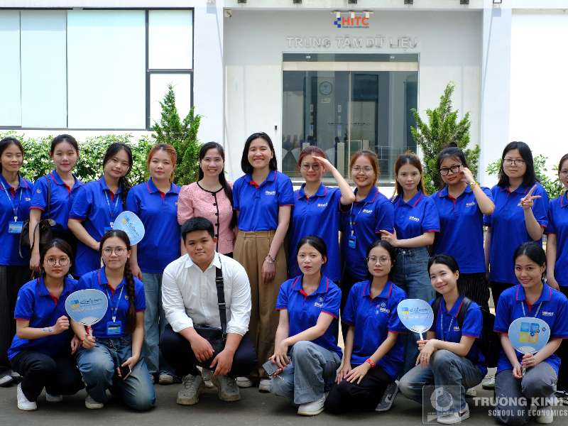 Sinh viên Khoa Kinh doanh số, Trường Kinh tế tham quan thực tế tại trung tâm dữ liệu ECODC – HANOI TELECOM