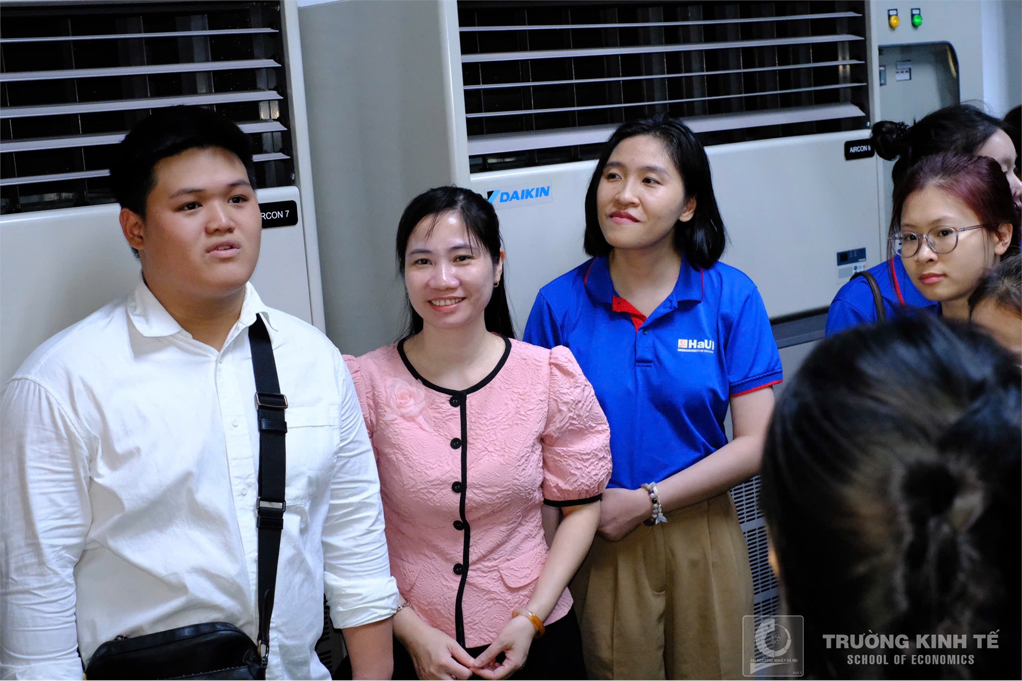 Sinh viên Khoa Kinh doanh số, Trường Kinh tế tham quan thực tế tại trung tâm dữ liệu ECODC – HANOI TELECOM