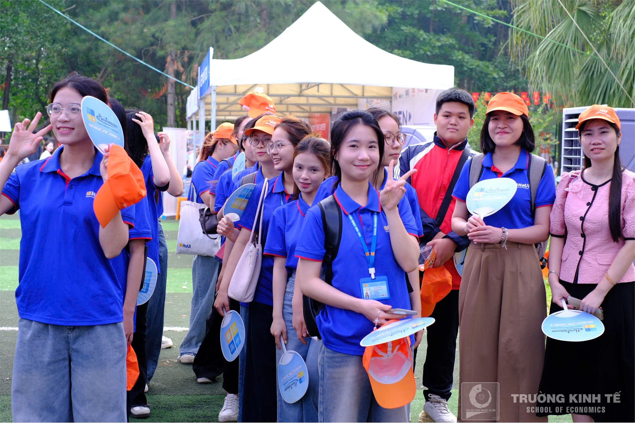 Sinh viên Khoa Kinh doanh số, Trường Kinh tế tham quan thực tế tại trung tâm dữ liệu ECODC – HANOI TELECOM