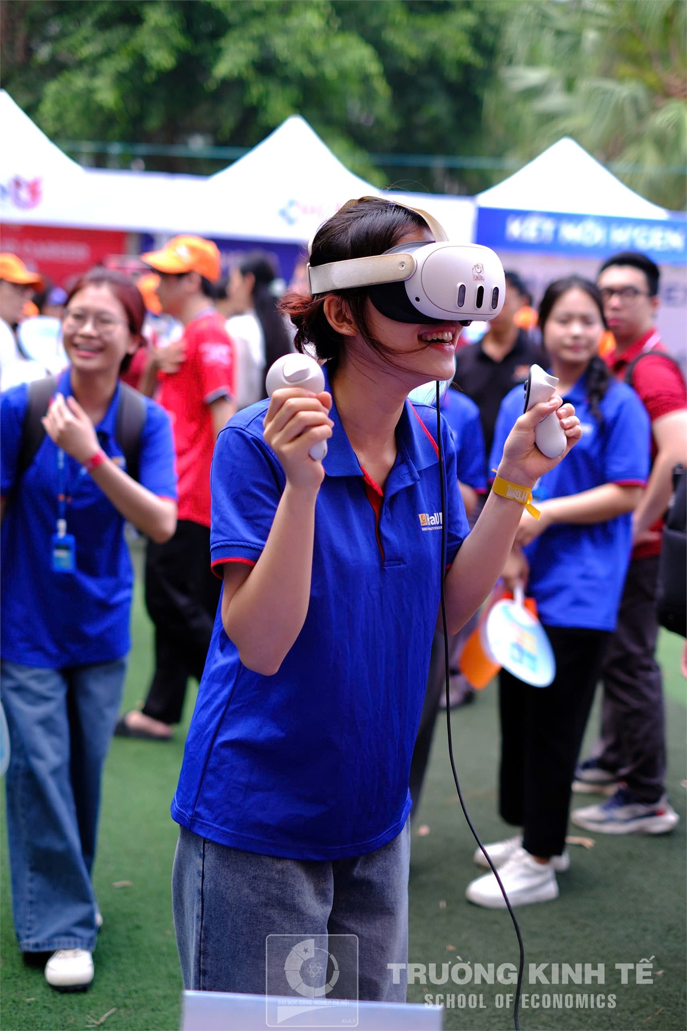 Sinh viên Khoa Kinh doanh số, Trường Kinh tế tham quan thực tế tại trung tâm dữ liệu ECODC – HANOI TELECOM