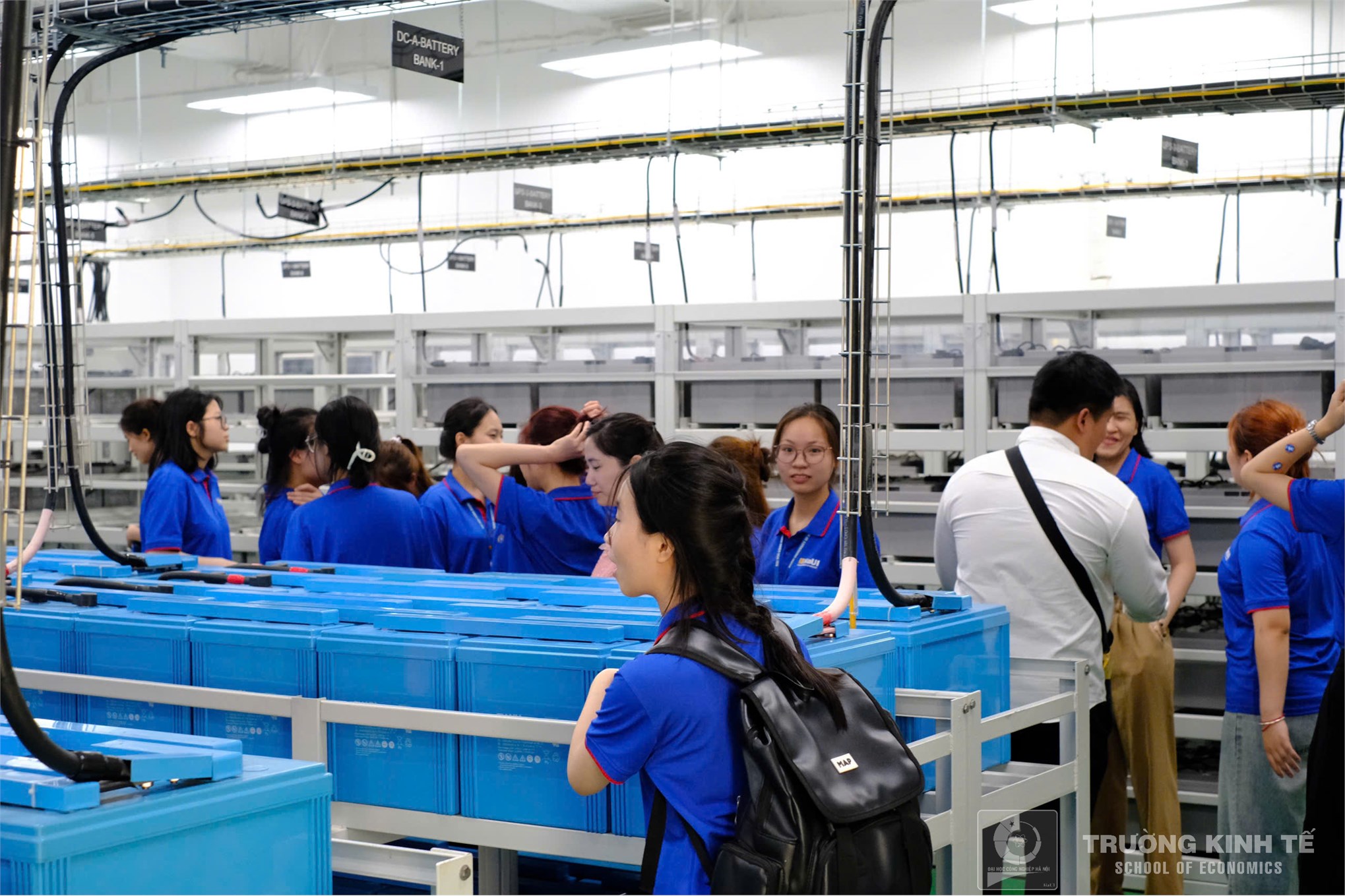 Sinh viên Khoa Kinh doanh số, Trường Kinh tế tham quan thực tế tại trung tâm dữ liệu ECODC – HANOI TELECOM