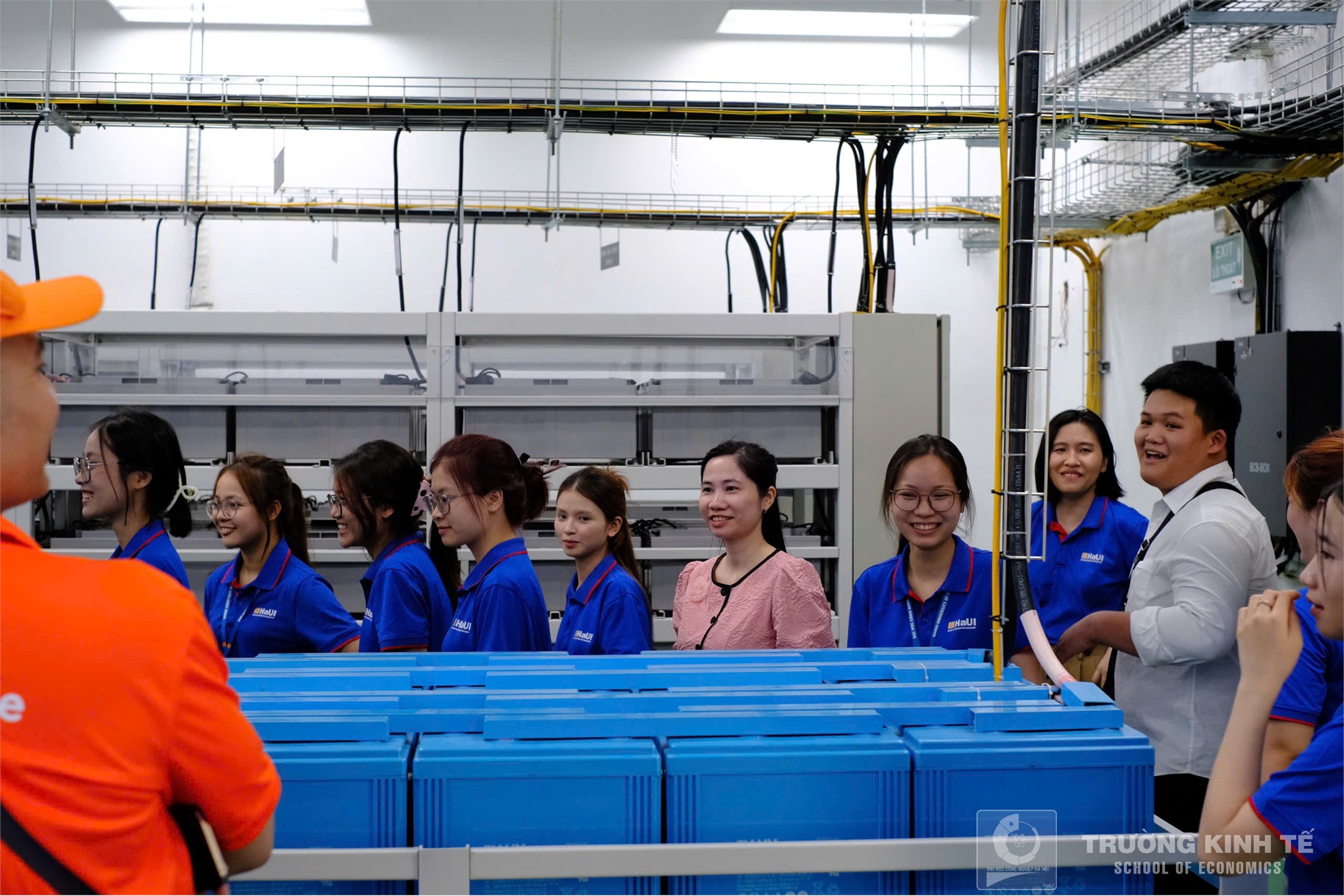 Sinh viên Khoa Kinh doanh số, Trường Kinh tế tham quan thực tế tại trung tâm dữ liệu ECODC – HANOI TELECOM