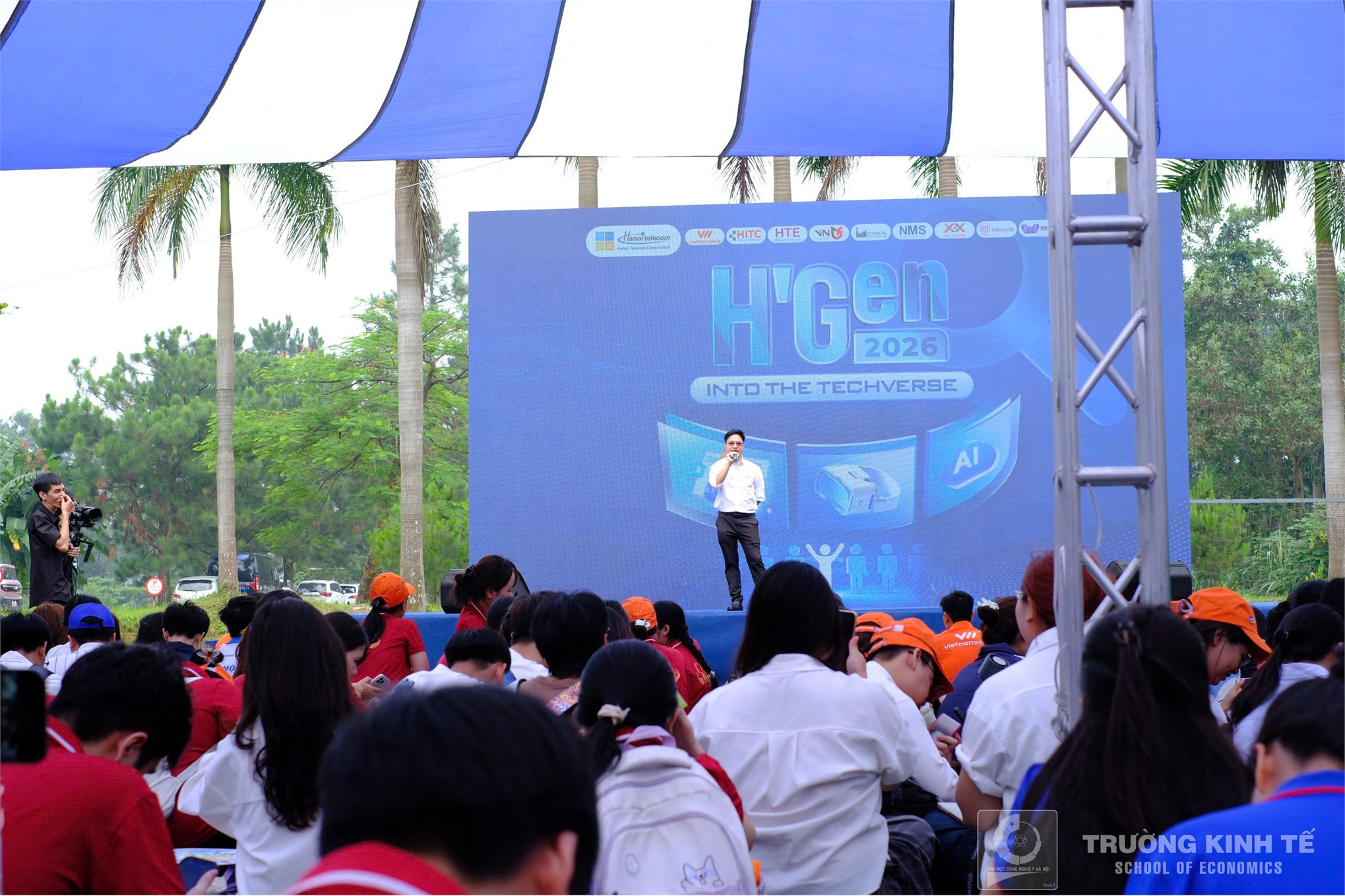 Sinh viên Khoa Kinh doanh số, Trường Kinh tế tham quan thực tế tại trung tâm dữ liệu ECODC – HANOI TELECOM
