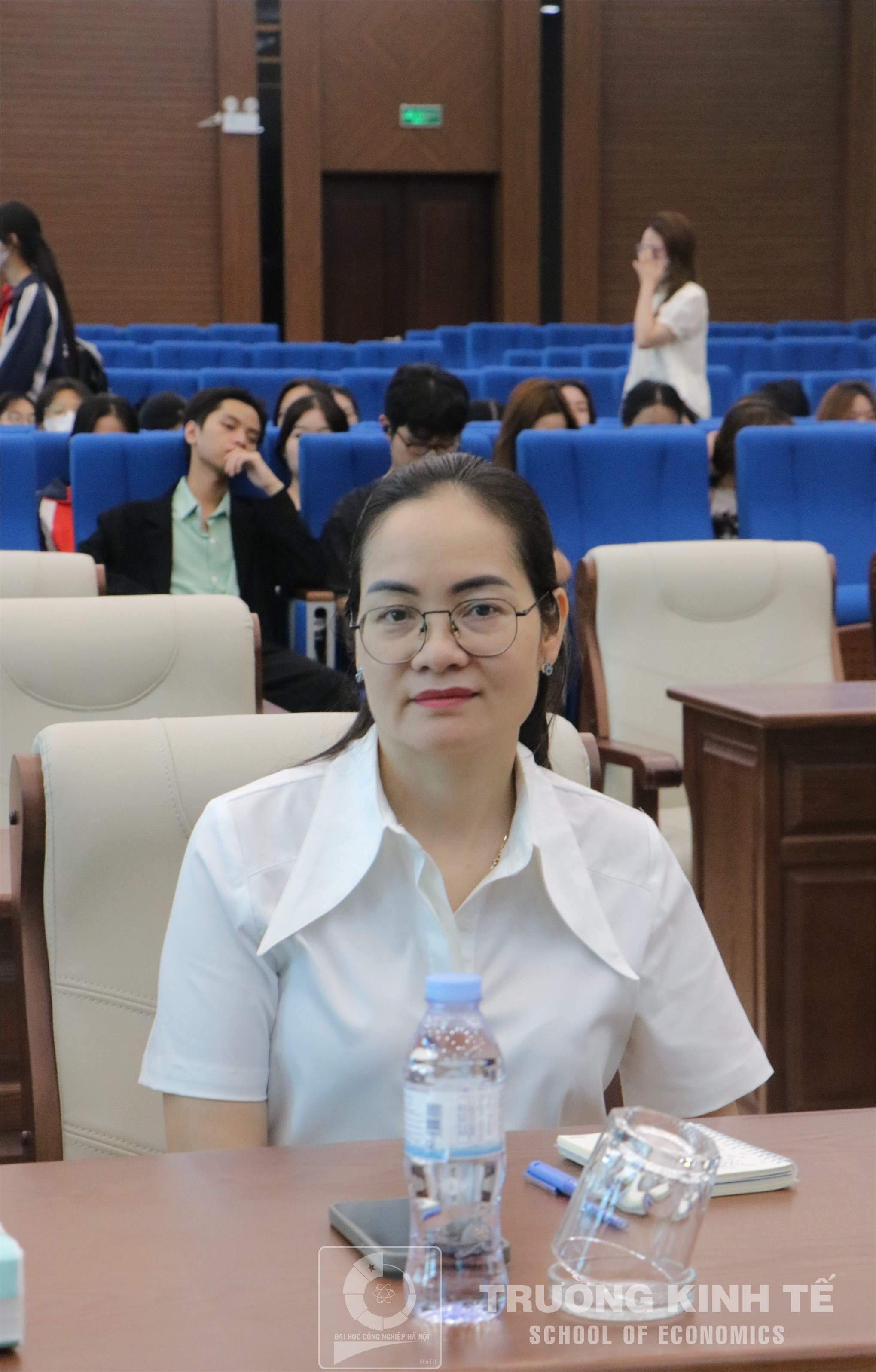 Định danh số - Mở lối tương lai: Cơ hội vàng cho sinh viên Trường Kinh tế sở hữu `tài sản số` với tên miền ID.VN