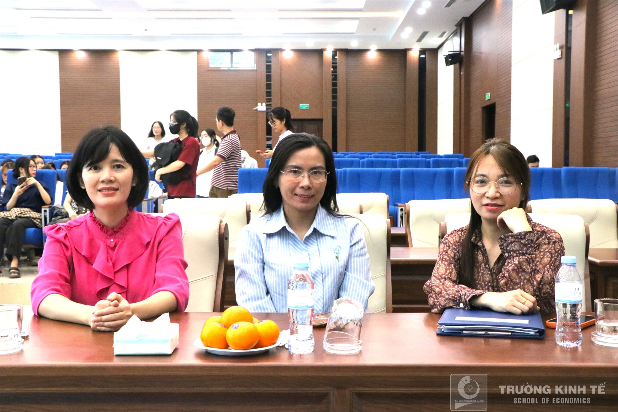 Định danh số - Mở lối tương lai: Cơ hội vàng cho sinh viên Trường Kinh tế sở hữu `tài sản số` với tên miền ID.VN