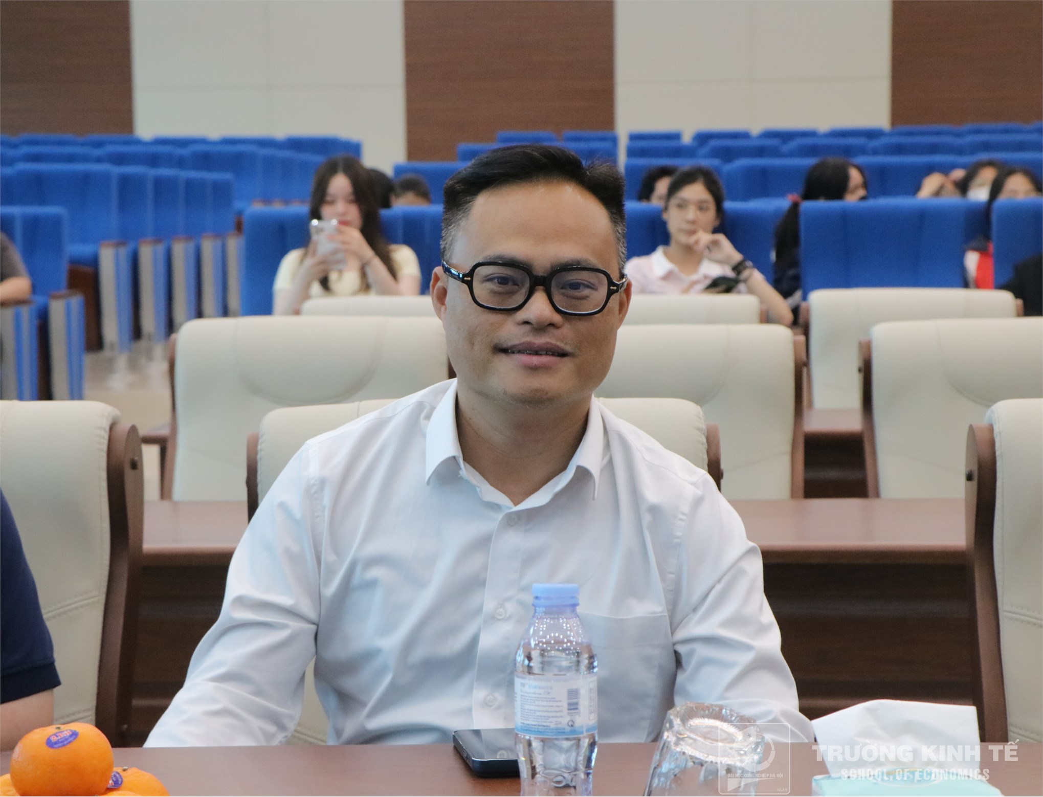 Định danh số - Mở lối tương lai: Cơ hội vàng cho sinh viên Trường Kinh tế sở hữu `tài sản số` với tên miền ID.VN