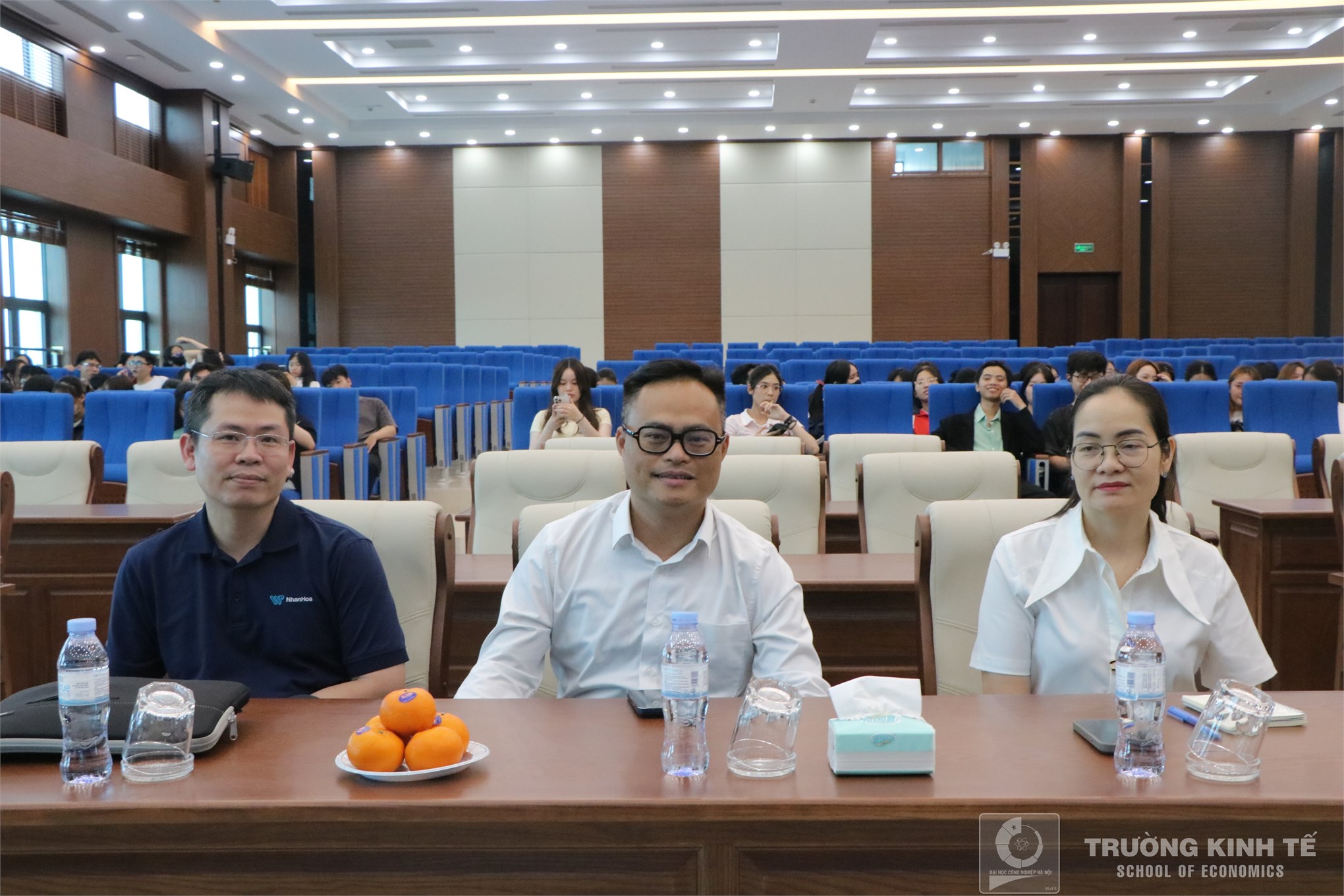 Định danh số - Mở lối tương lai: Cơ hội vàng cho sinh viên Trường Kinh tế sở hữu `tài sản số` với tên miền ID.VN