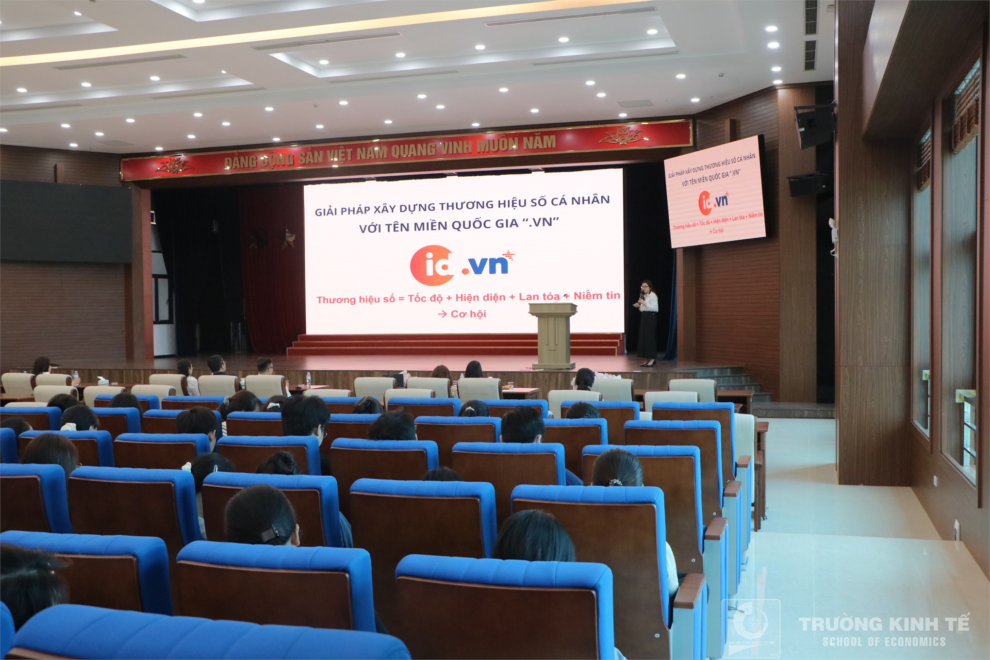 Định danh số - Mở lối tương lai: Cơ hội vàng cho sinh viên Trường Kinh tế sở hữu `tài sản số` với tên miền ID.VN