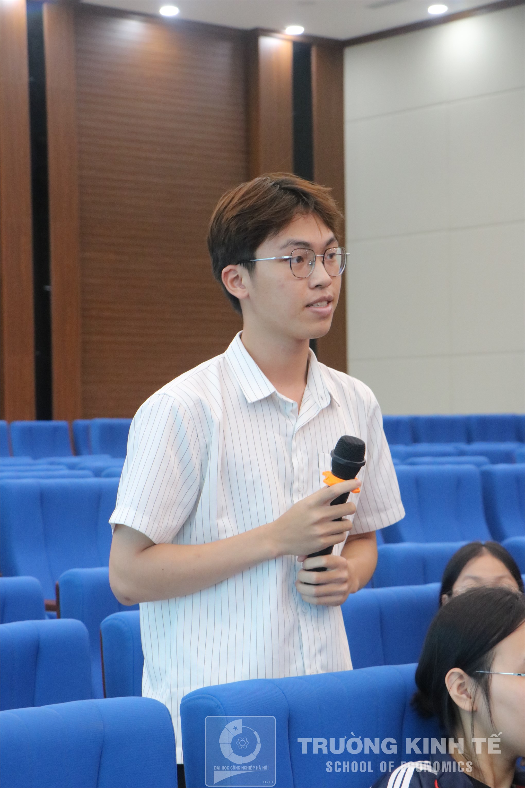 Định danh số - Mở lối tương lai: Cơ hội vàng cho sinh viên Trường Kinh tế sở hữu `tài sản số` với tên miền ID.VN