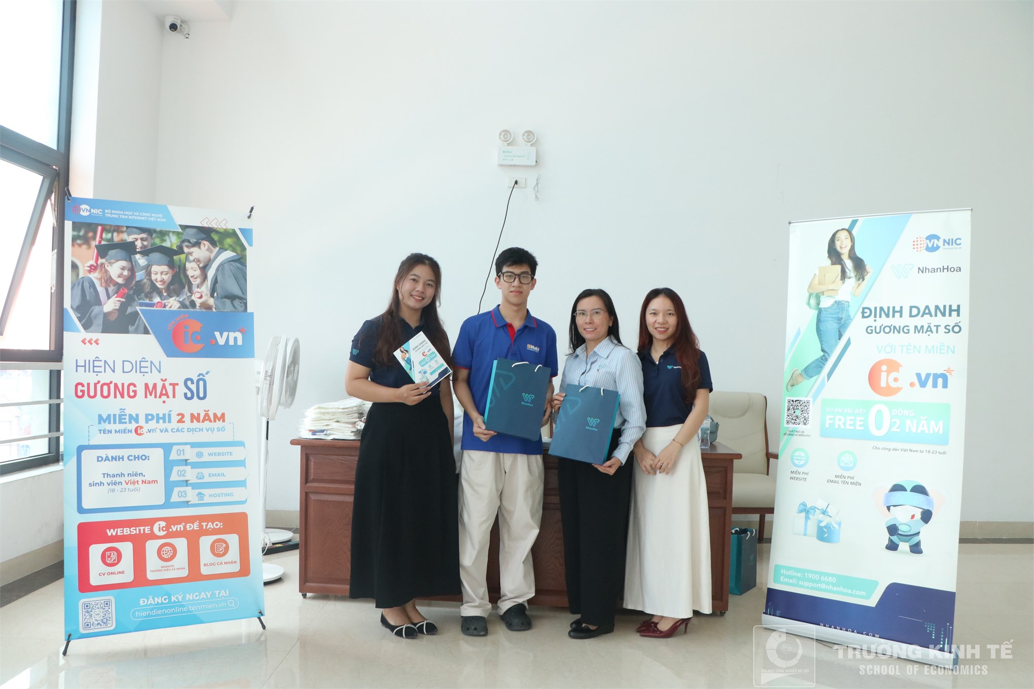 Định danh số - Mở lối tương lai: Cơ hội vàng cho sinh viên Trường Kinh tế sở hữu `tài sản số` với tên miền ID.VN