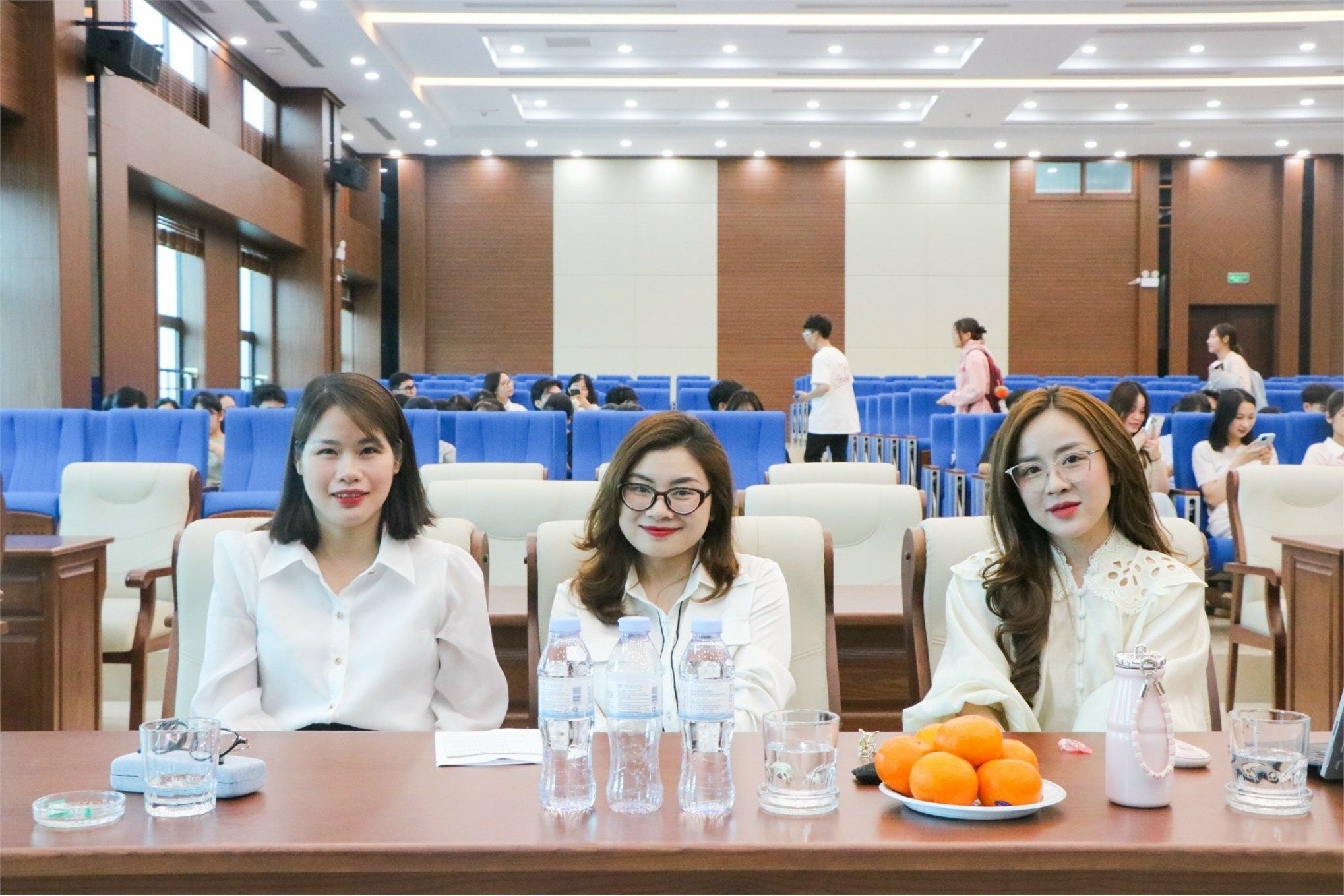 Định danh số - Mở lối tương lai: Cơ hội vàng cho sinh viên Trường Kinh tế sở hữu `tài sản số` với tên miền ID.VN