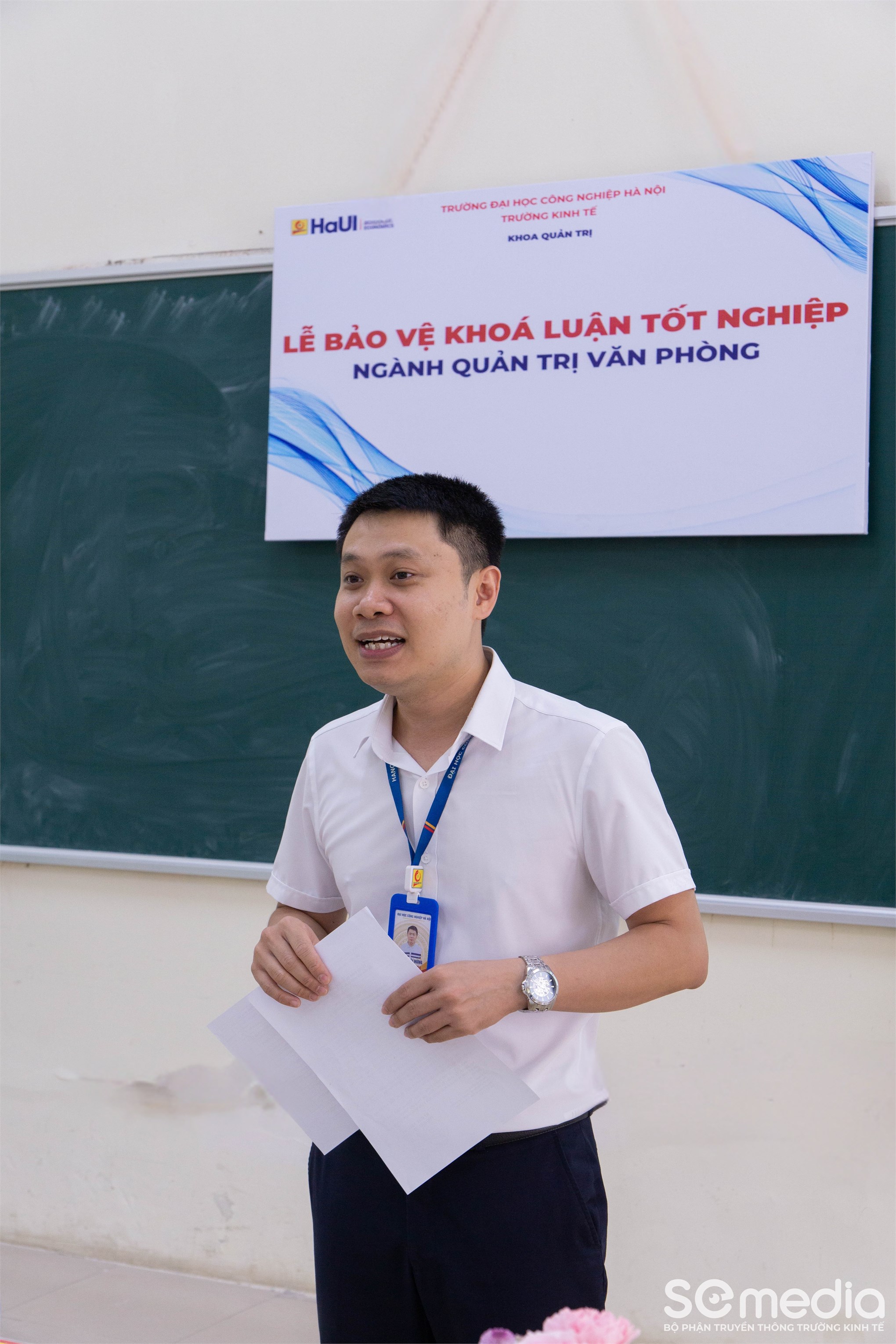 Chạm đích vinh quang: Dấu ấn rực rỡ tại những ngày đầu Lễ bảo vệ Khóa luận tốt nghiệp Trường Kinh tế năm học 2025-2026
