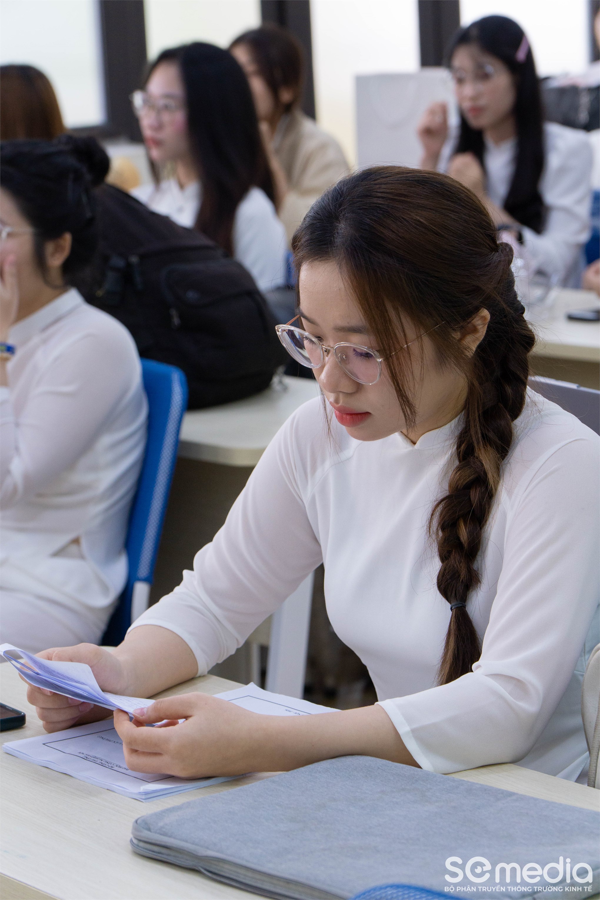 Chạm đích vinh quang: Dấu ấn rực rỡ tại những ngày đầu Lễ bảo vệ Khóa luận tốt nghiệp Trường Kinh tế năm học 2025-2026