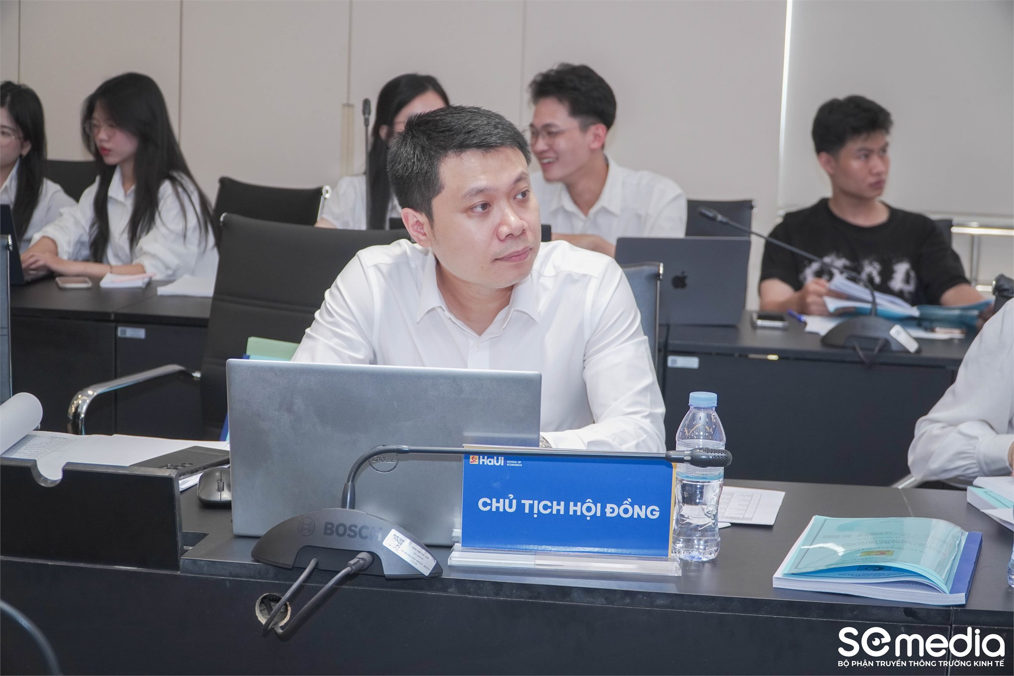 Trường Kinh tế tổ chức Đánh giá đề tài Nghiên cứu khoa học của sinh viên lĩnh vực: Quản trị kinh doanh, quản lý