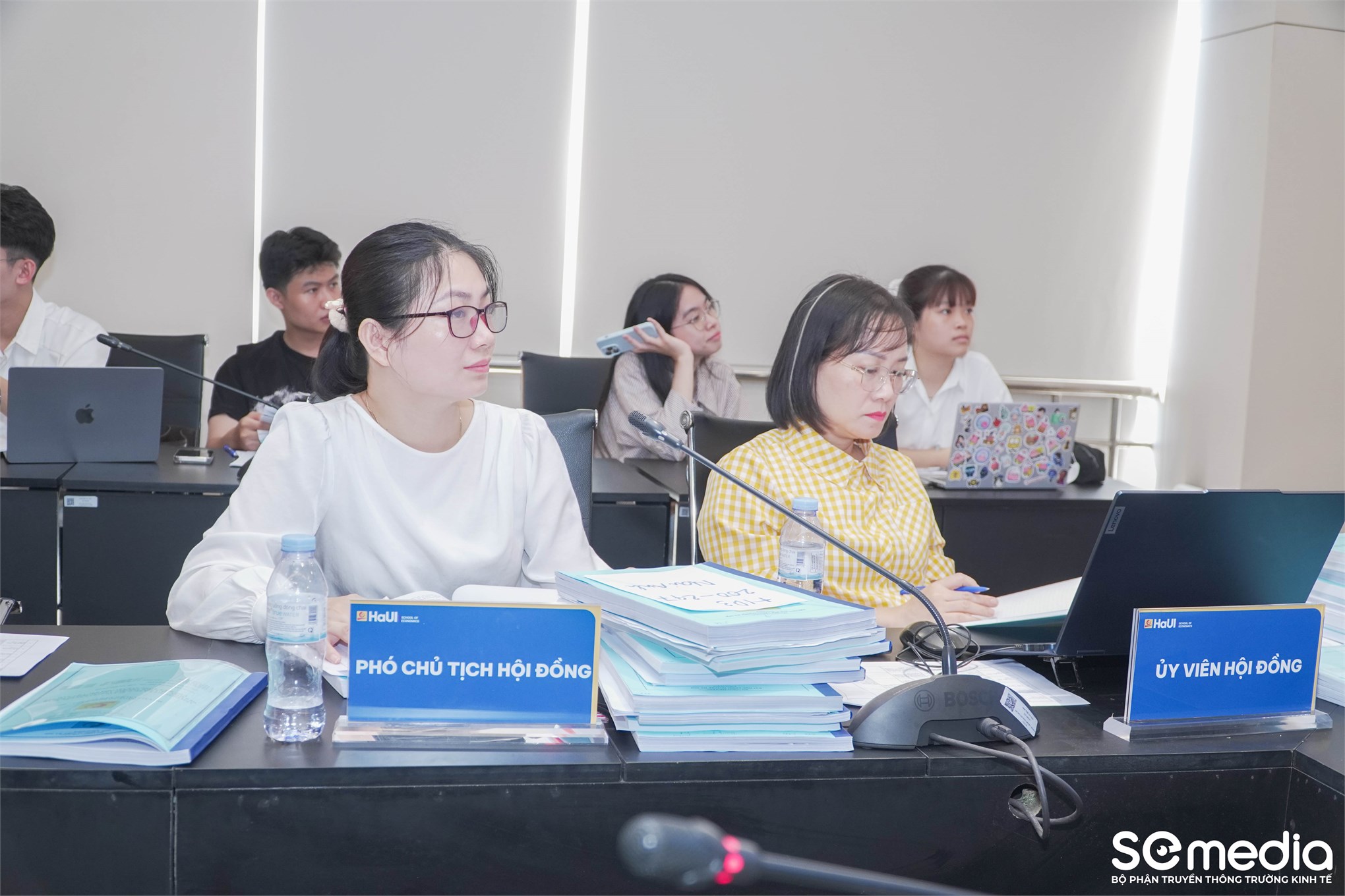 Trường Kinh tế tổ chức Đánh giá đề tài Nghiên cứu khoa học của sinh viên lĩnh vực: Quản trị kinh doanh, quản lý