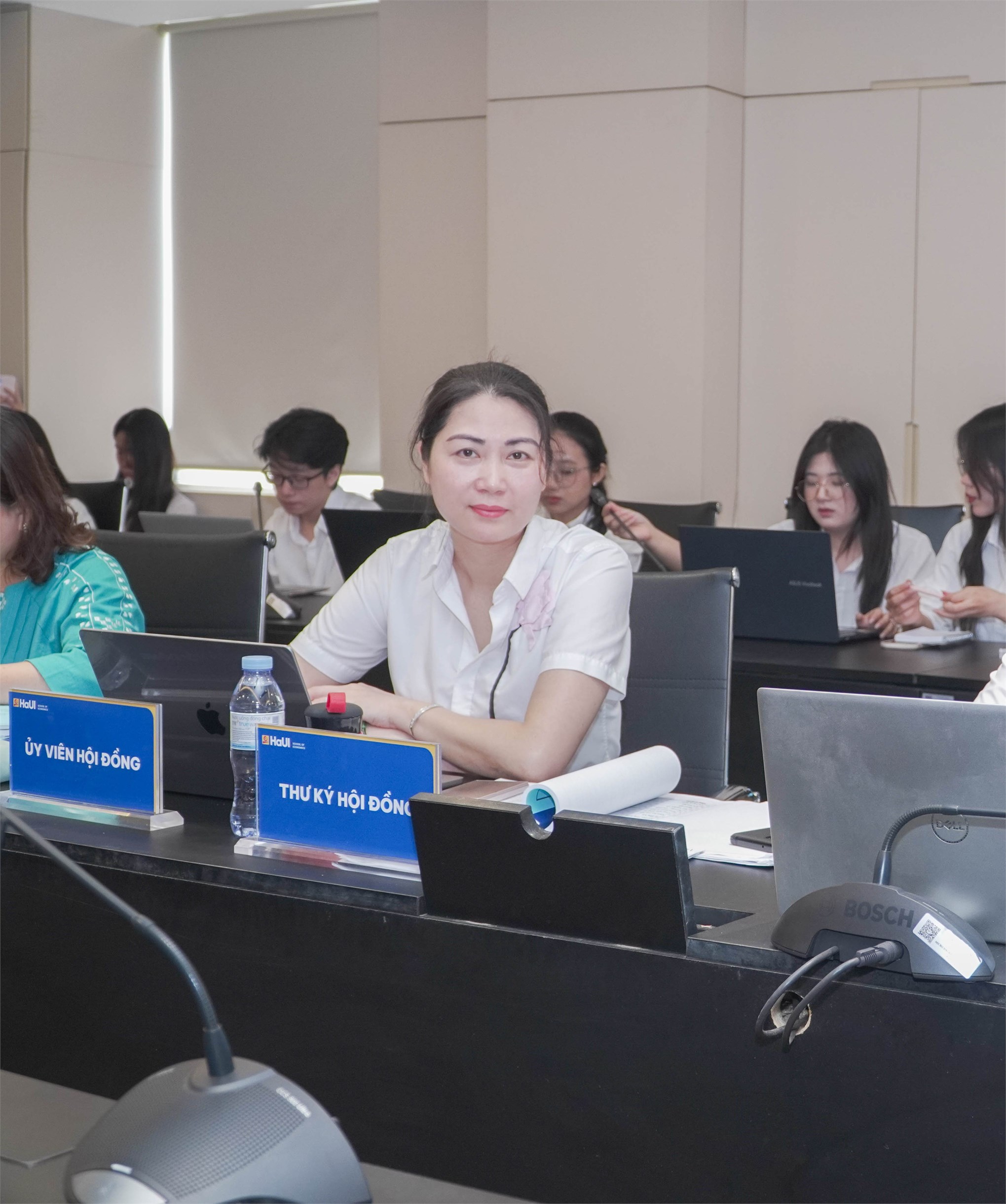 Trường Kinh tế tổ chức Đánh giá đề tài Nghiên cứu khoa học của sinh viên lĩnh vực: Quản trị kinh doanh, quản lý