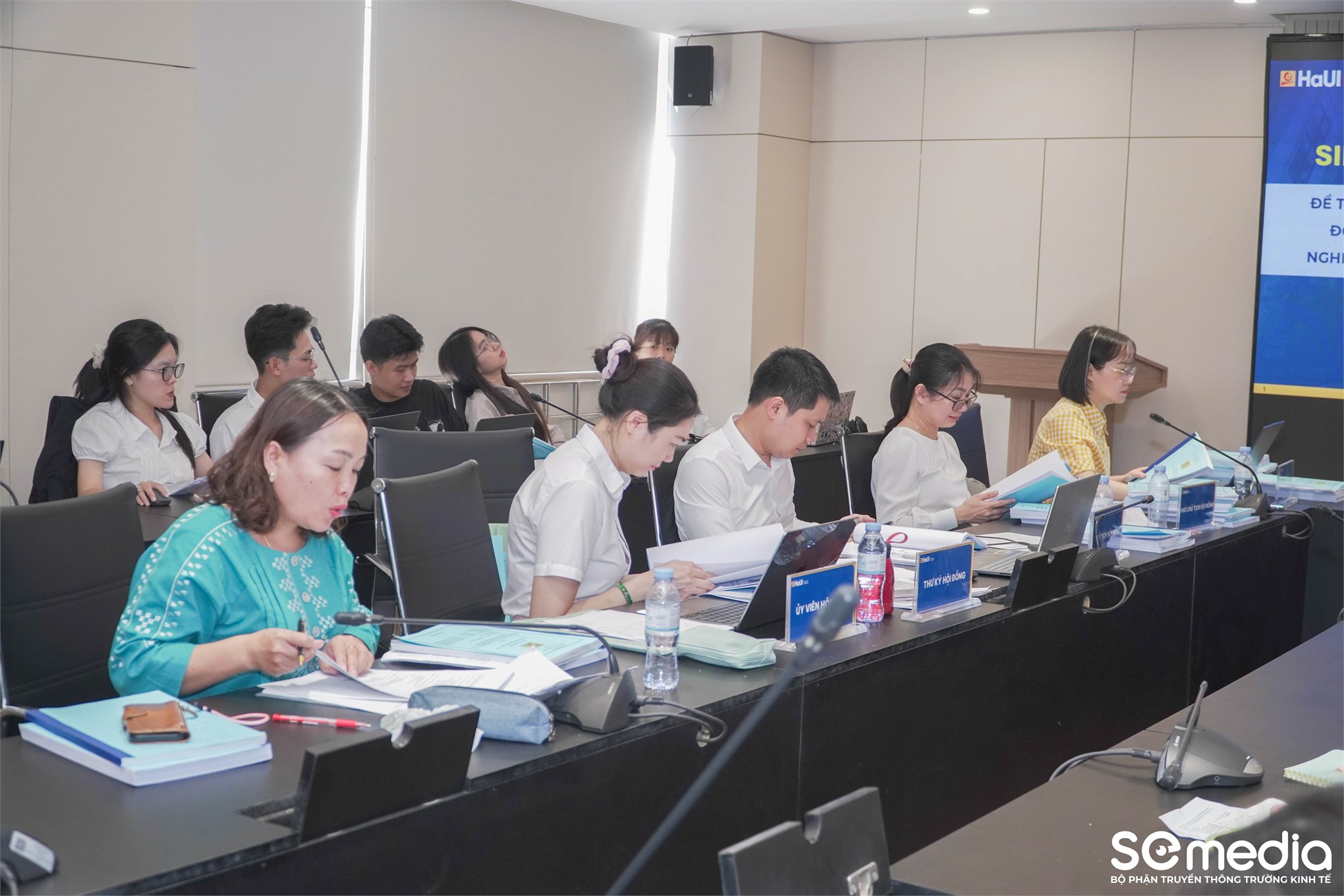 Trường Kinh tế tổ chức Đánh giá đề tài Nghiên cứu khoa học của sinh viên lĩnh vực: Quản trị kinh doanh, quản lý