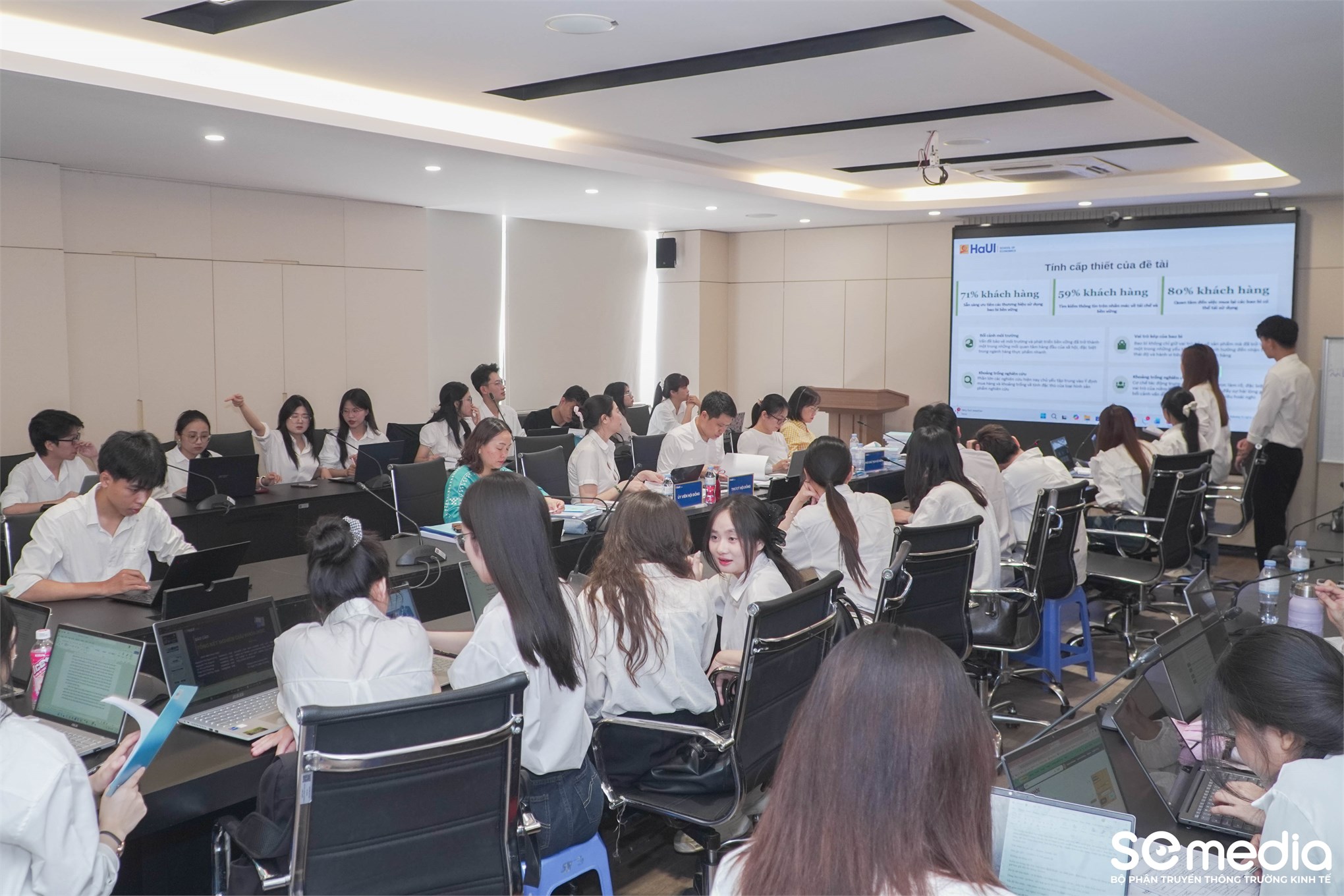 Trường Kinh tế tổ chức Đánh giá đề tài Nghiên cứu khoa học của sinh viên lĩnh vực: Quản trị kinh doanh, quản lý