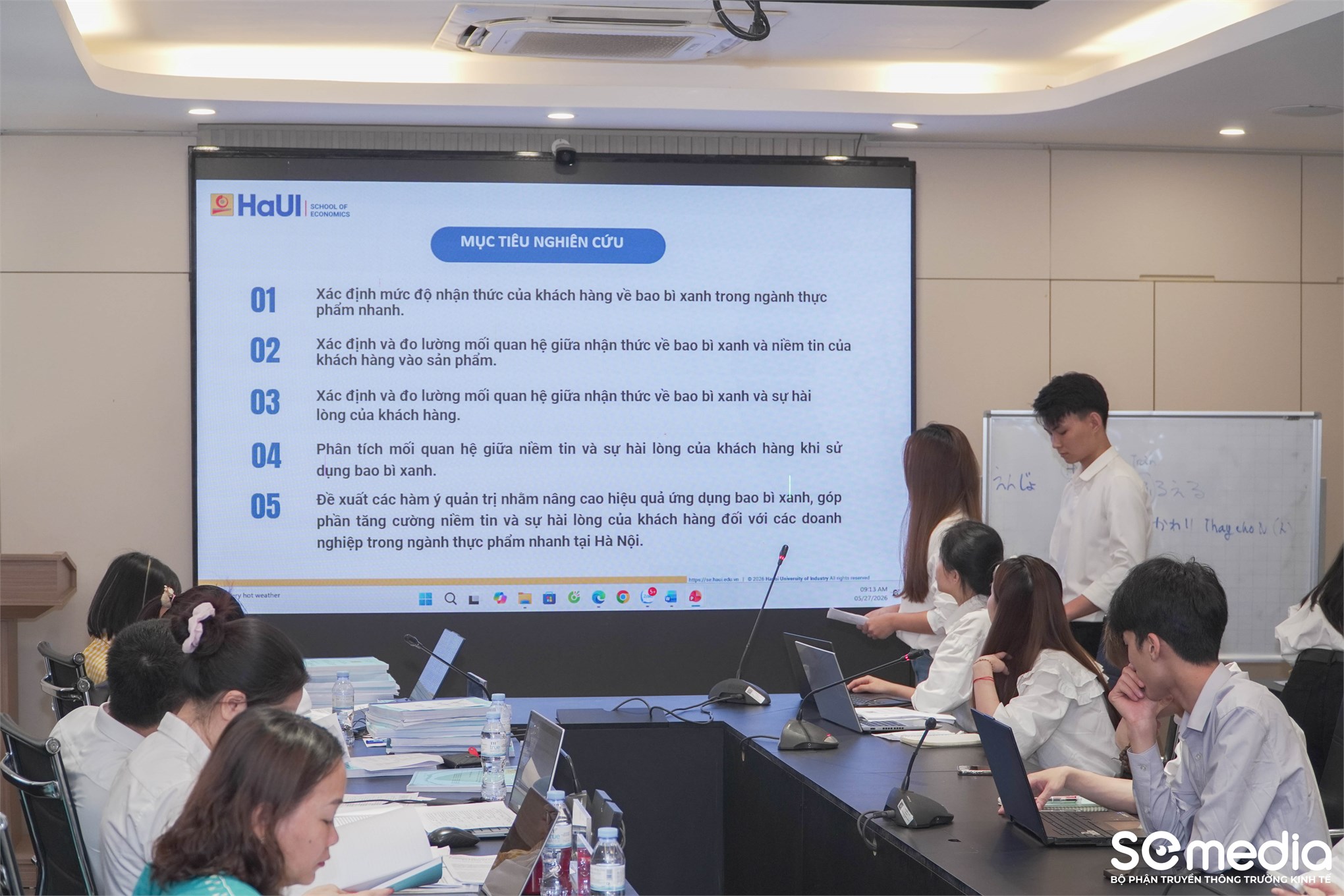 Trường Kinh tế tổ chức Đánh giá đề tài Nghiên cứu khoa học của sinh viên lĩnh vực: Quản trị kinh doanh, quản lý