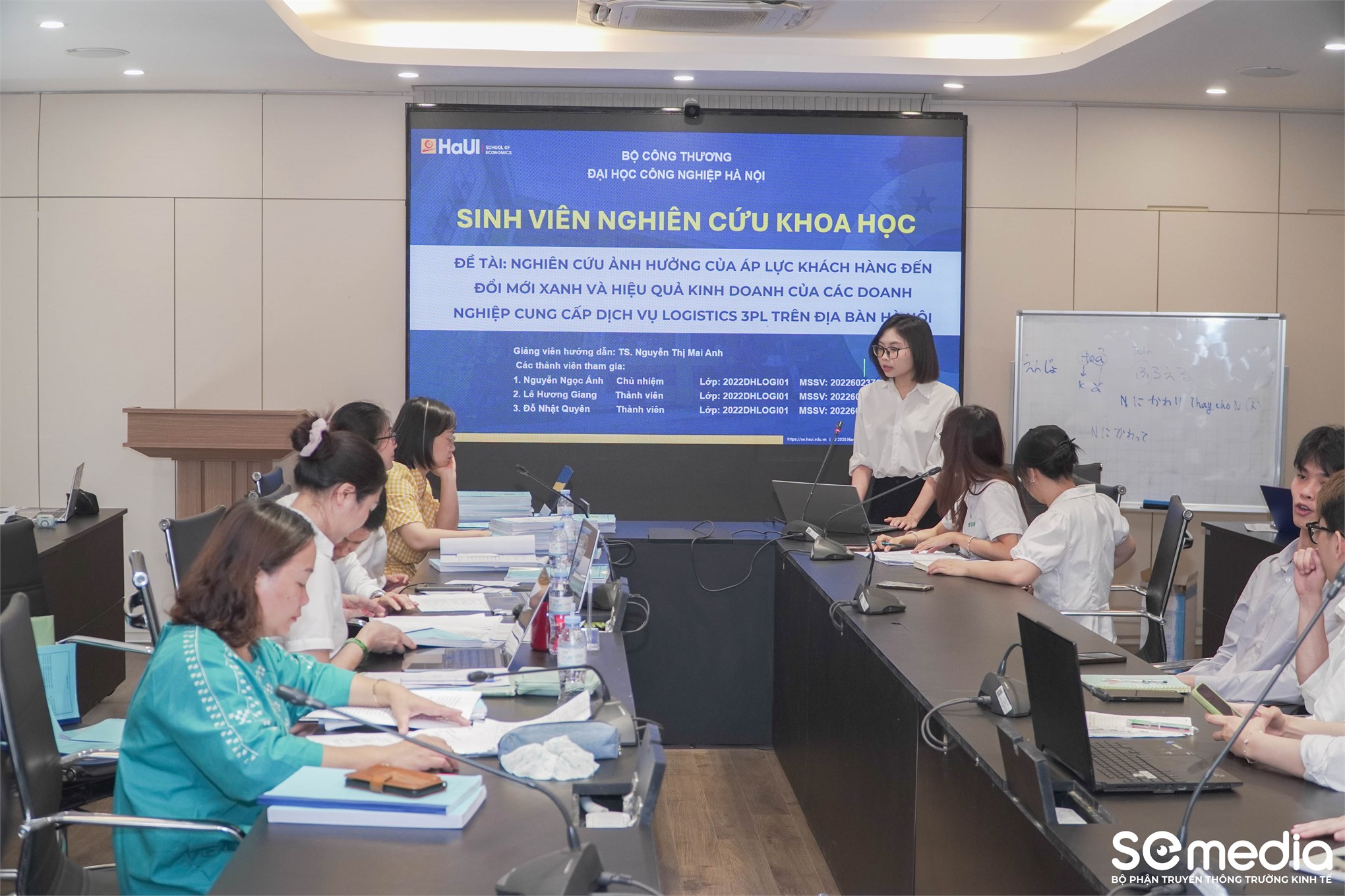Trường Kinh tế tổ chức Đánh giá đề tài Nghiên cứu khoa học của sinh viên lĩnh vực: Quản trị kinh doanh, quản lý