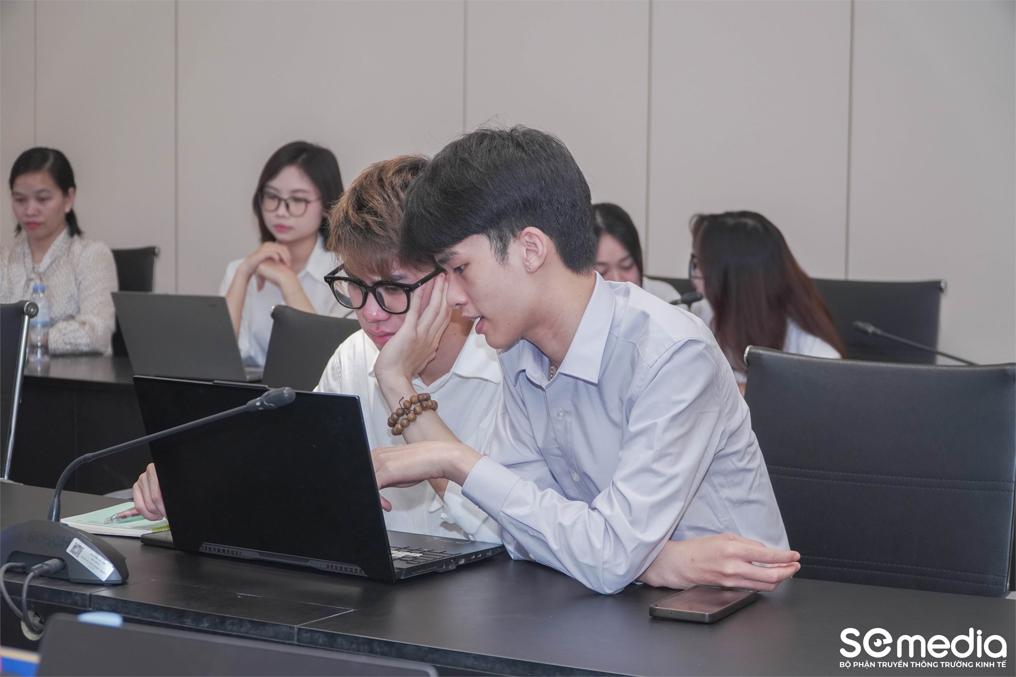 Trường Kinh tế tổ chức Đánh giá đề tài Nghiên cứu khoa học của sinh viên lĩnh vực: Quản trị kinh doanh, quản lý