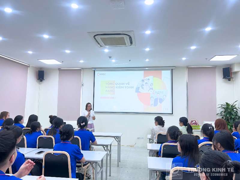 Sinh viên Khoa Kế toán – Kiểm toán, Trường Kinh tế tham quan thực tế tại Công ty TNHH Hãng kiểm toán AASC