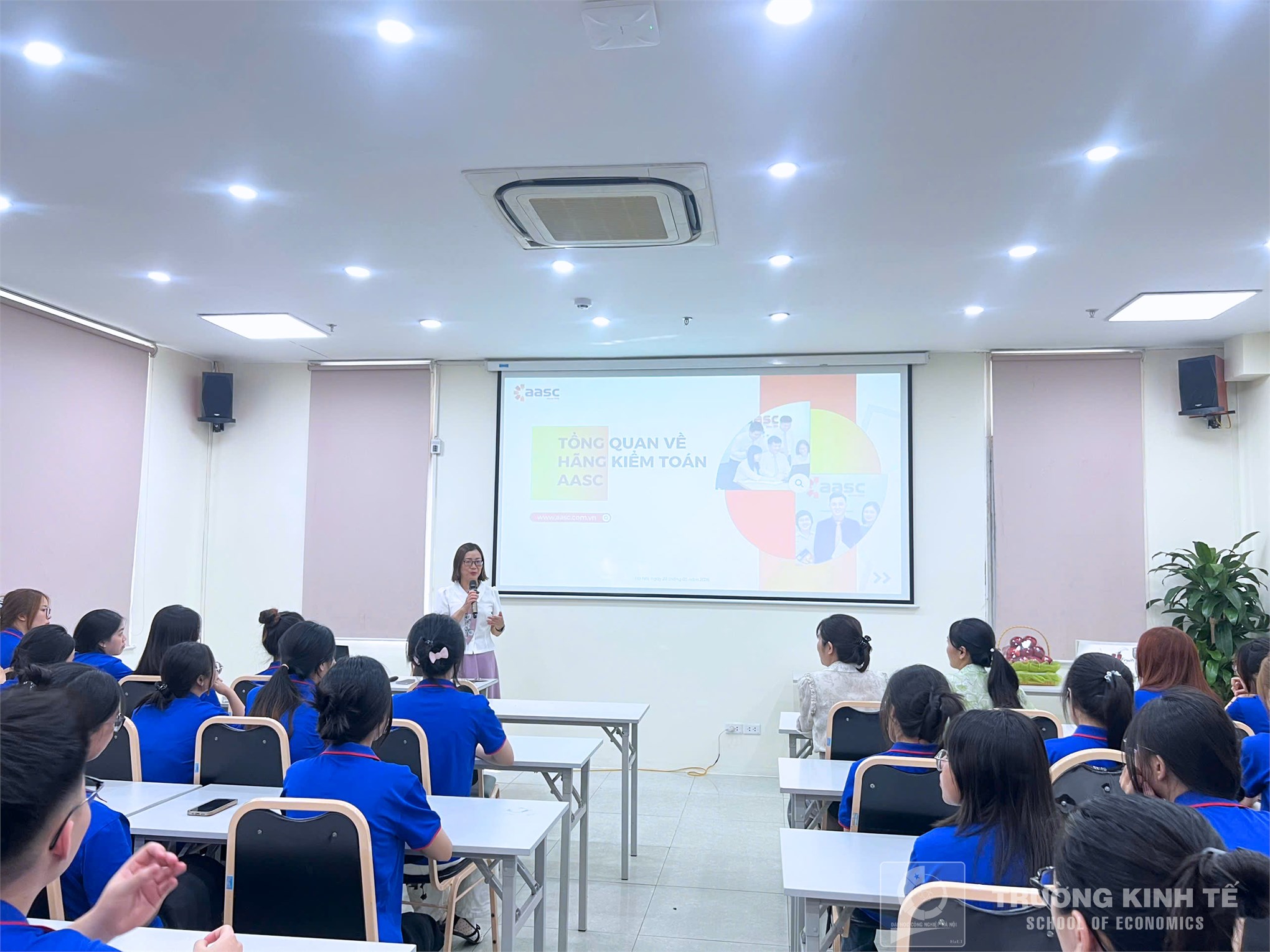 Sinh viên Khoa Kế toán – Kiểm toán, Trường Kinh tế tham quan thực tế tại Công ty TNHH Hãng kiểm toán AASC