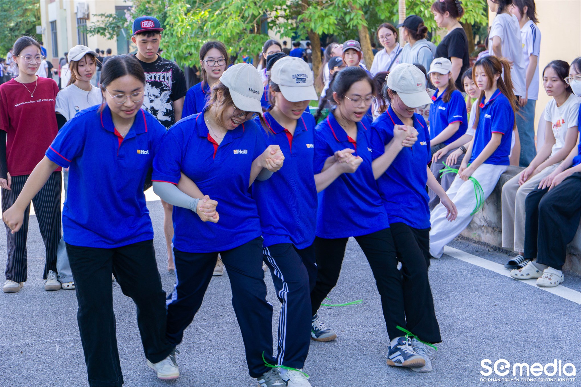 Chuỗi sự kiện `The Hanamory 2026`: Dấu ấn khó phai và tinh thần đoàn kết cộp mác sinh viên Đại học Công nghiệp Hà Nội.