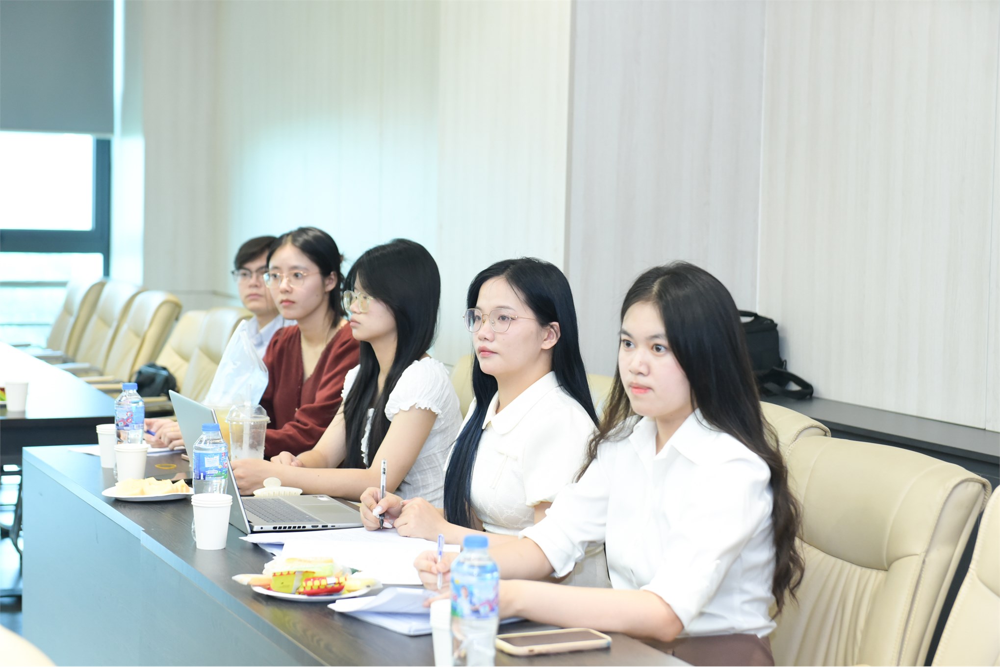 Dấu ấn tri thức: Lễ bảo vệ Đề án tốt nghiệp Thạc sĩ ngành Kế toán K14.1 và K14.2 thành công rực rỡ