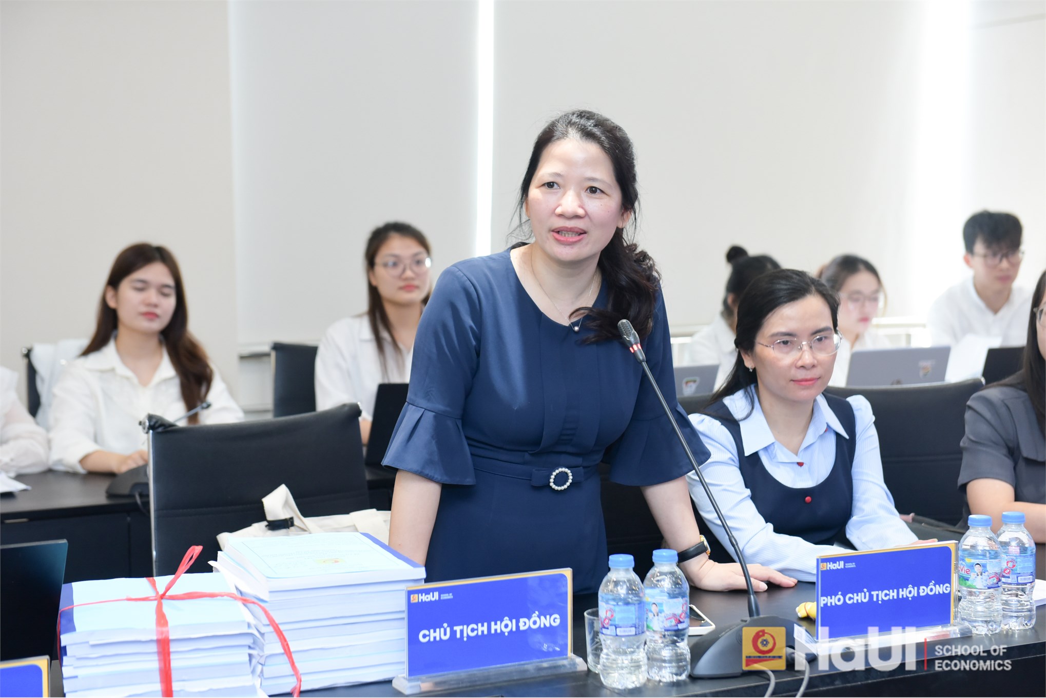 Trường Kinh tế tổ chức Đánh giá đề tài Nghiên cứu khoa học của sinh viên lĩnh vực: Kinh tế học, Khoa học giáo dục