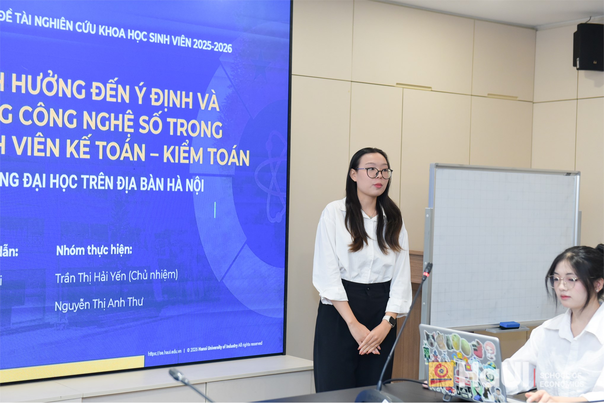 Trường Kinh tế tổ chức Đánh giá đề tài Nghiên cứu khoa học của sinh viên lĩnh vực: Kinh tế học, Khoa học giáo dục