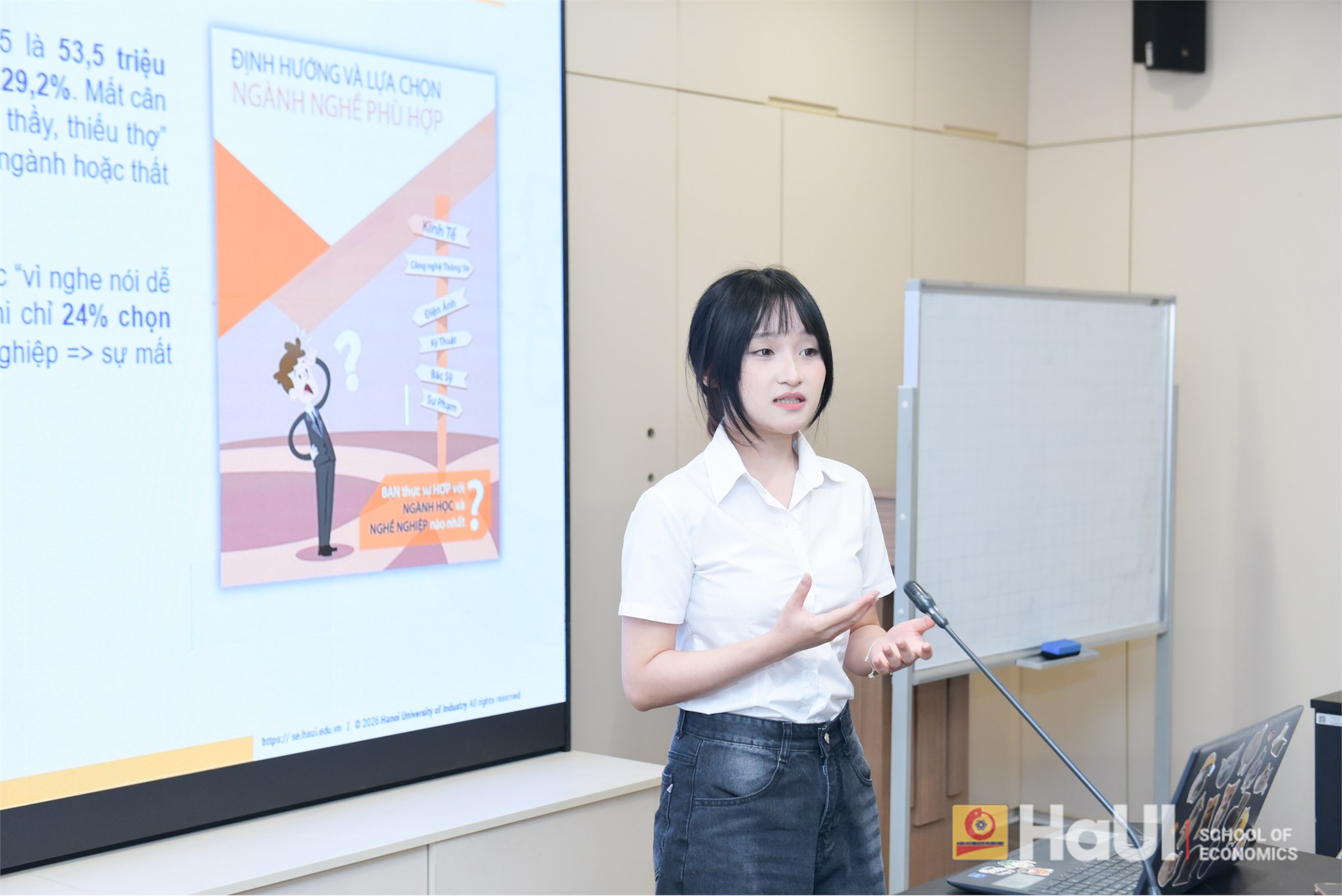 Trường Kinh tế tổ chức Đánh giá đề tài Nghiên cứu khoa học của sinh viên lĩnh vực: Kinh tế học, Khoa học giáo dục