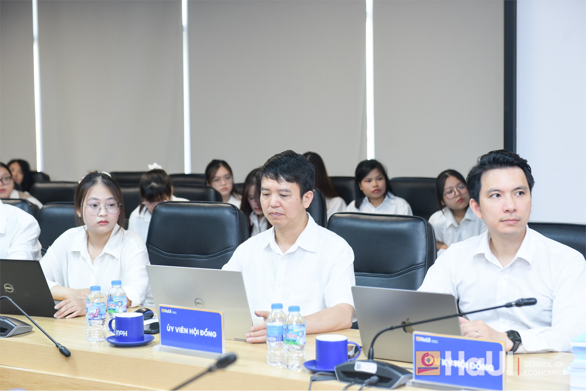 Trường Kinh tế tổ chức đánh giá đề tài nghiên cứu khoa học của sinh viên lĩnh vực: Kế toán, Tài chính - Ngân hàng
