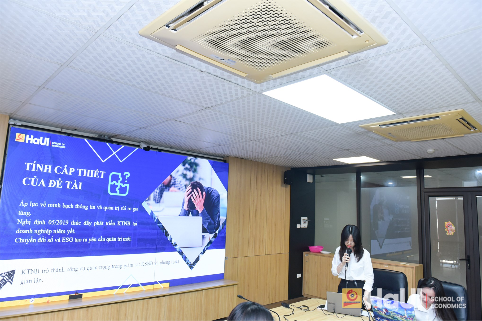 Trường Kinh tế tổ chức đánh giá đề tài nghiên cứu khoa học của sinh viên lĩnh vực: Kế toán, Tài chính - Ngân hàng