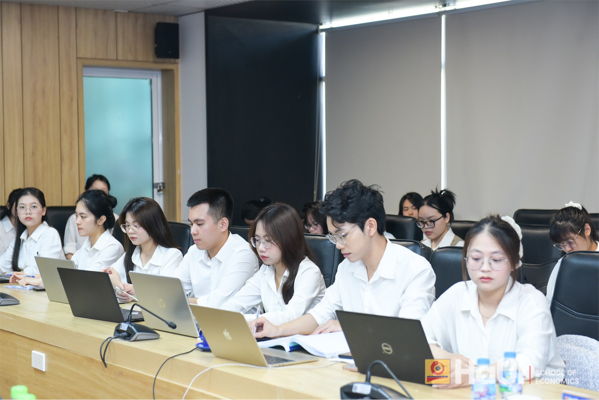Trường Kinh tế tổ chức đánh giá đề tài nghiên cứu khoa học của sinh viên lĩnh vực: Kế toán, Tài chính - Ngân hàng