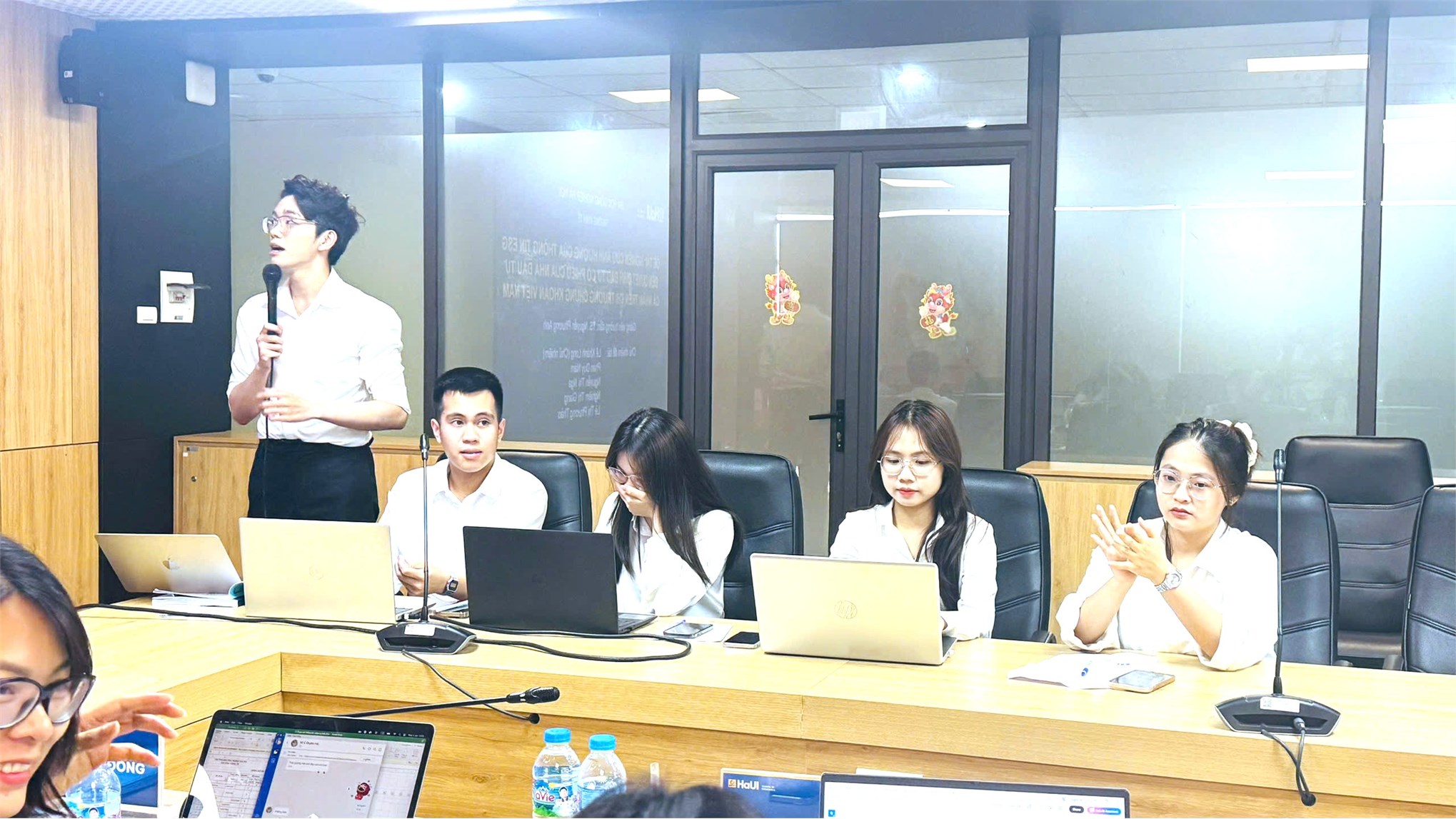 Trường Kinh tế tổ chức đánh giá đề tài nghiên cứu khoa học của sinh viên lĩnh vực: Kế toán, Tài chính - Ngân hàng