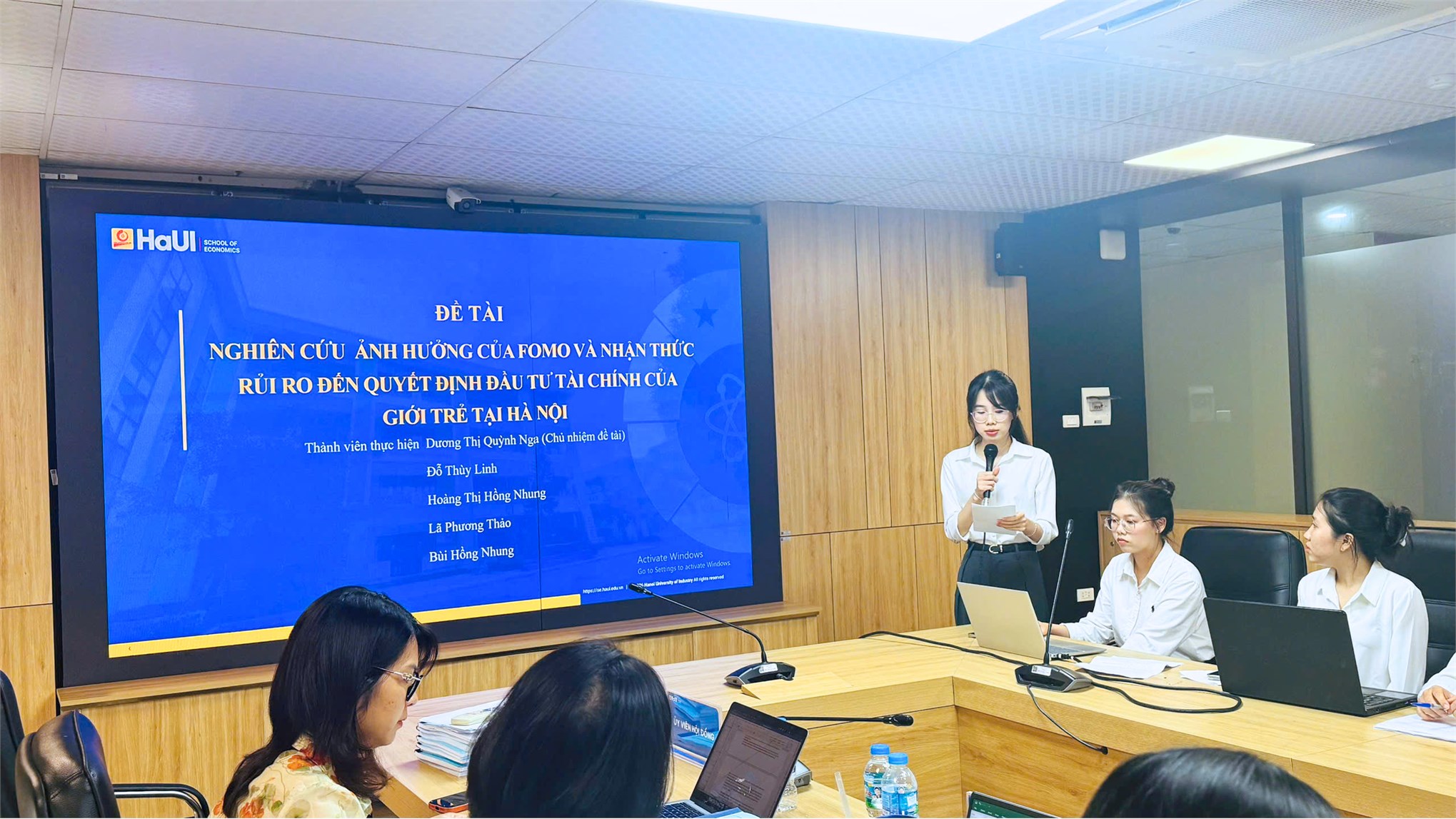 Trường Kinh tế tổ chức đánh giá đề tài nghiên cứu khoa học của sinh viên lĩnh vực: Kế toán, Tài chính - Ngân hàng