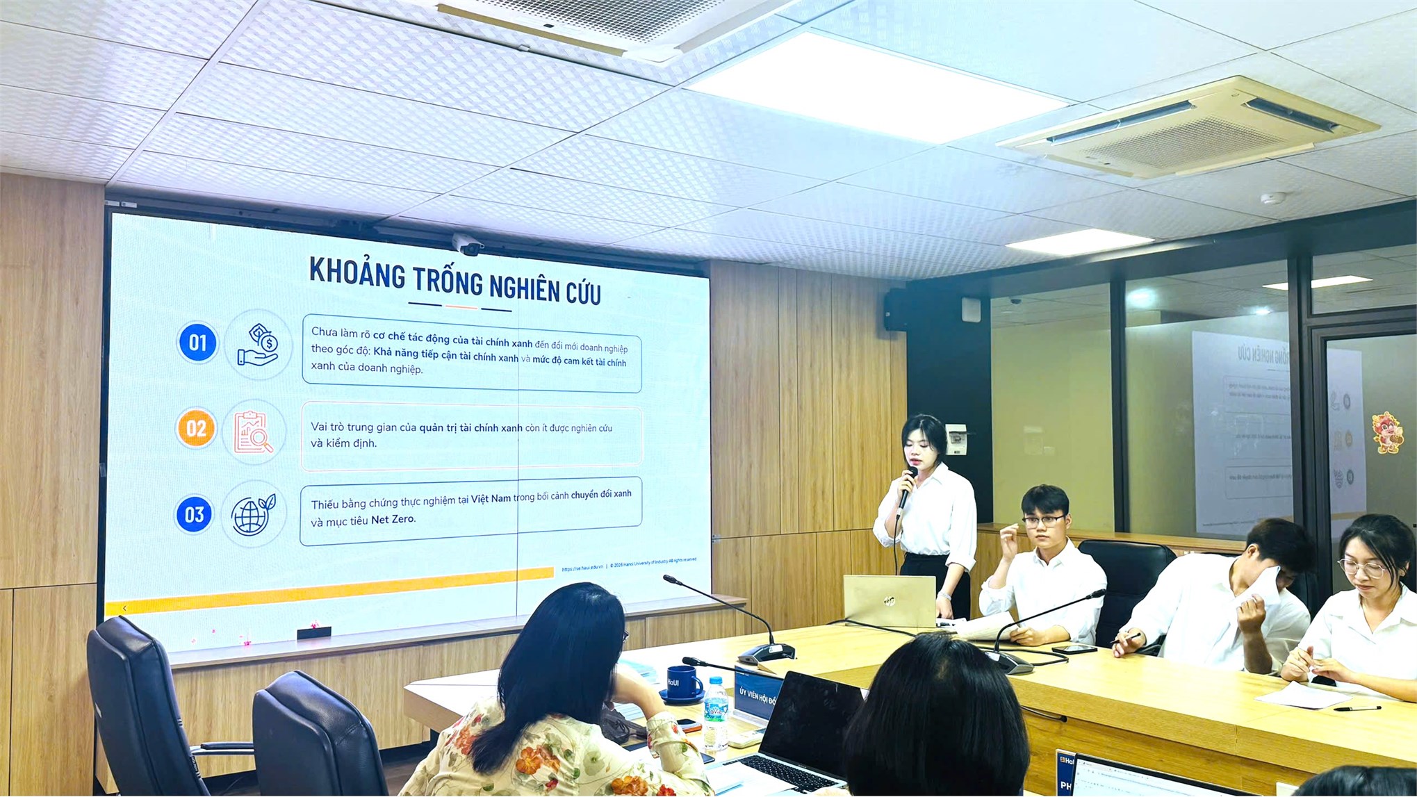 Trường Kinh tế tổ chức đánh giá đề tài nghiên cứu khoa học của sinh viên lĩnh vực: Kế toán, Tài chính - Ngân hàng
