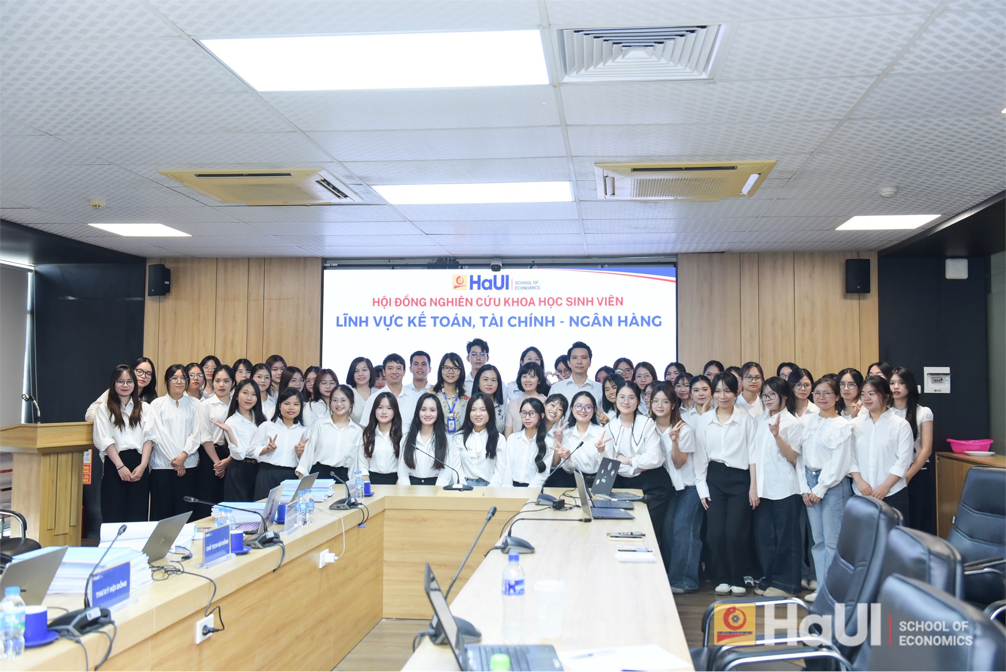 Trường Kinh tế tổ chức đánh giá đề tài nghiên cứu khoa học của sinh viên lĩnh vực: Kế toán, Tài chính - Ngân hàng