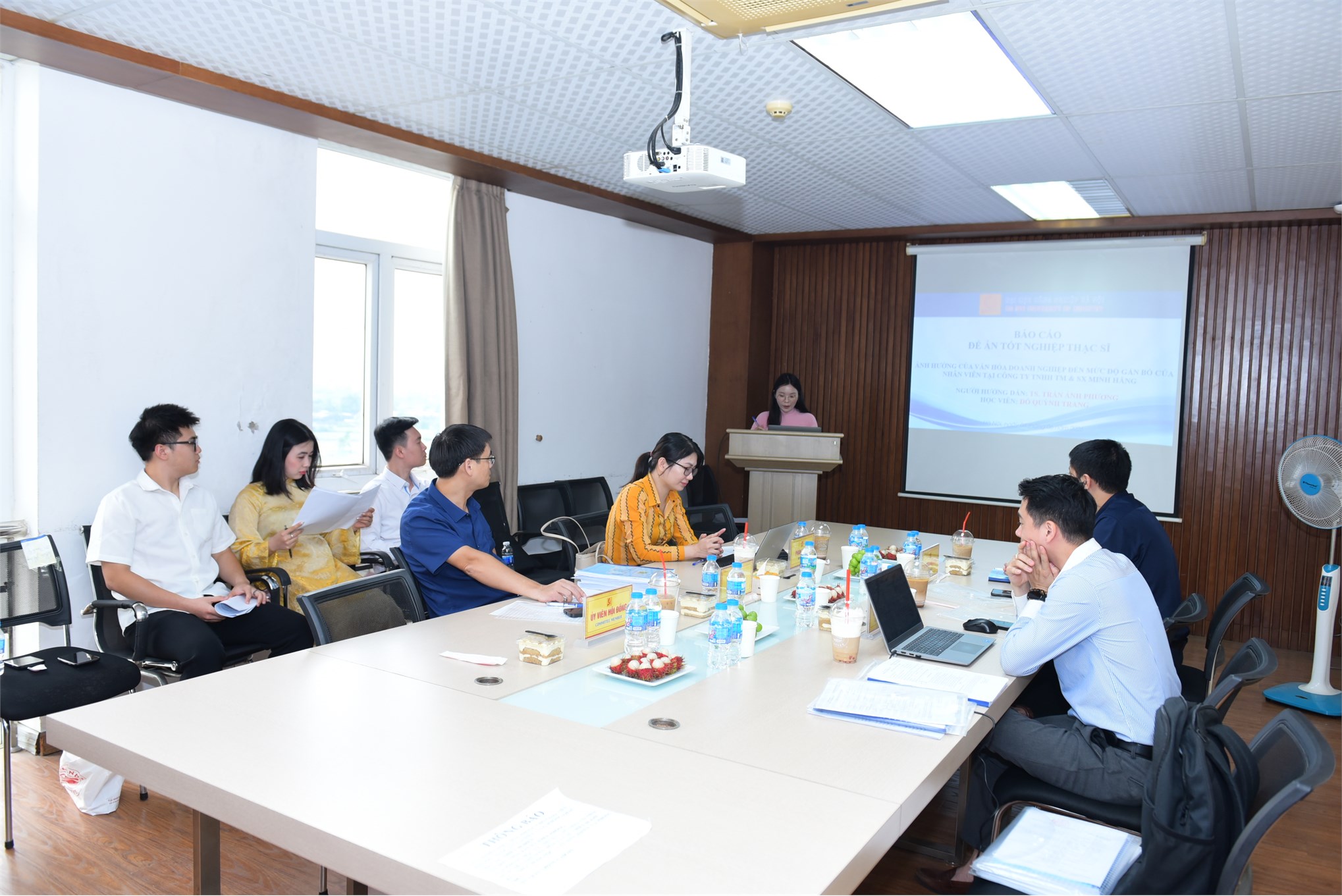8 học viên cao học khoá 13, 14 ngành Quản trị kinh doanh bảo vệ thành công Đề án tốt nghiệp
