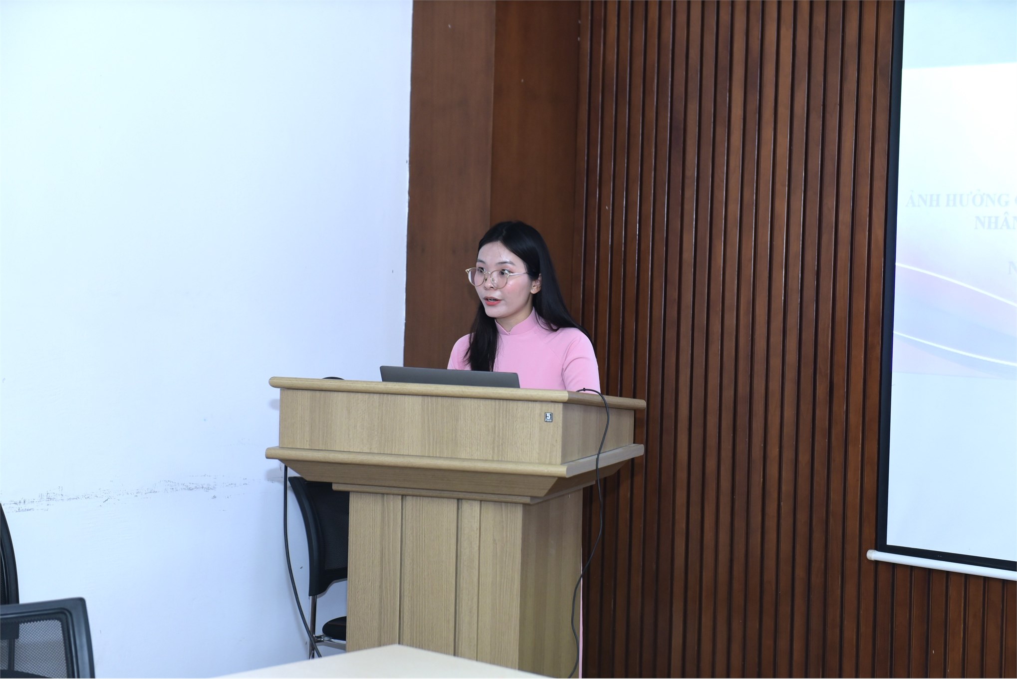 8 học viên cao học khoá 13, 14 ngành Quản trị kinh doanh bảo vệ thành công Đề án tốt nghiệp
