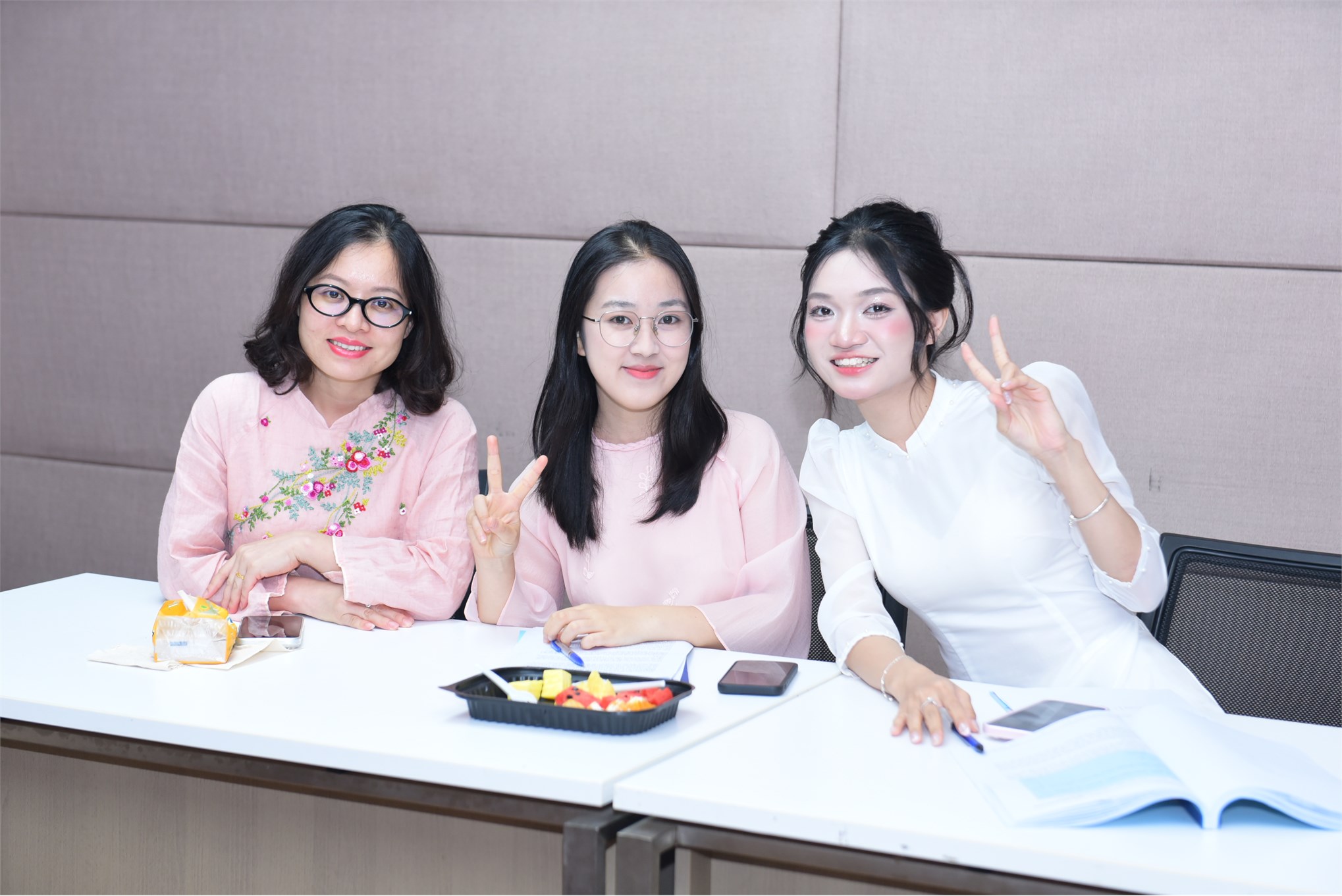 8 học viên cao học khoá 13, 14 ngành Quản trị kinh doanh bảo vệ thành công Đề án tốt nghiệp