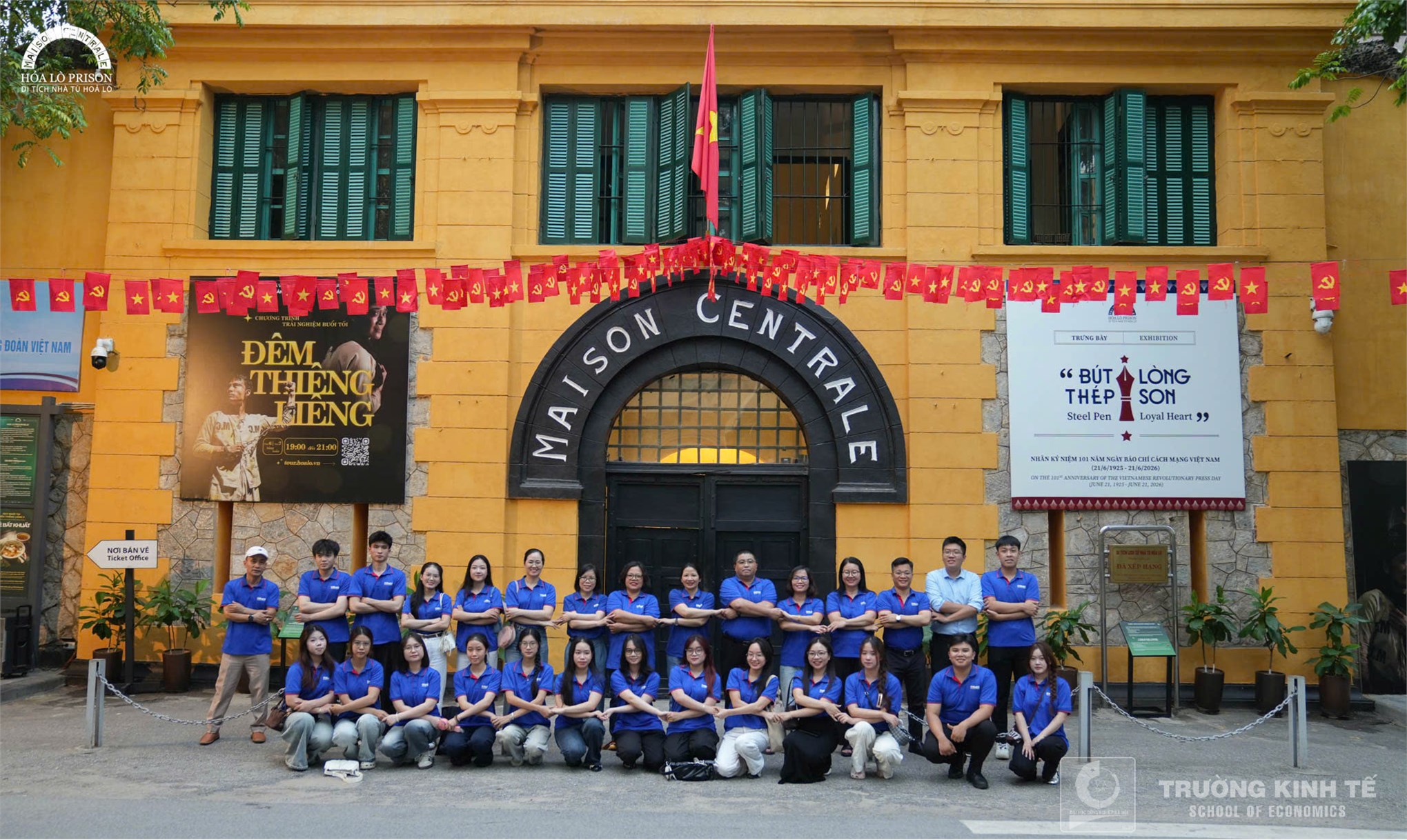 Sinh hoạt Chi bộ Kinh tế 2: Xúc động hành trình trải nghiệm `Đêm thiêng liêng 2: Sống như những đóa hoa` tại Di tích Nhà tù Hỏa Lò