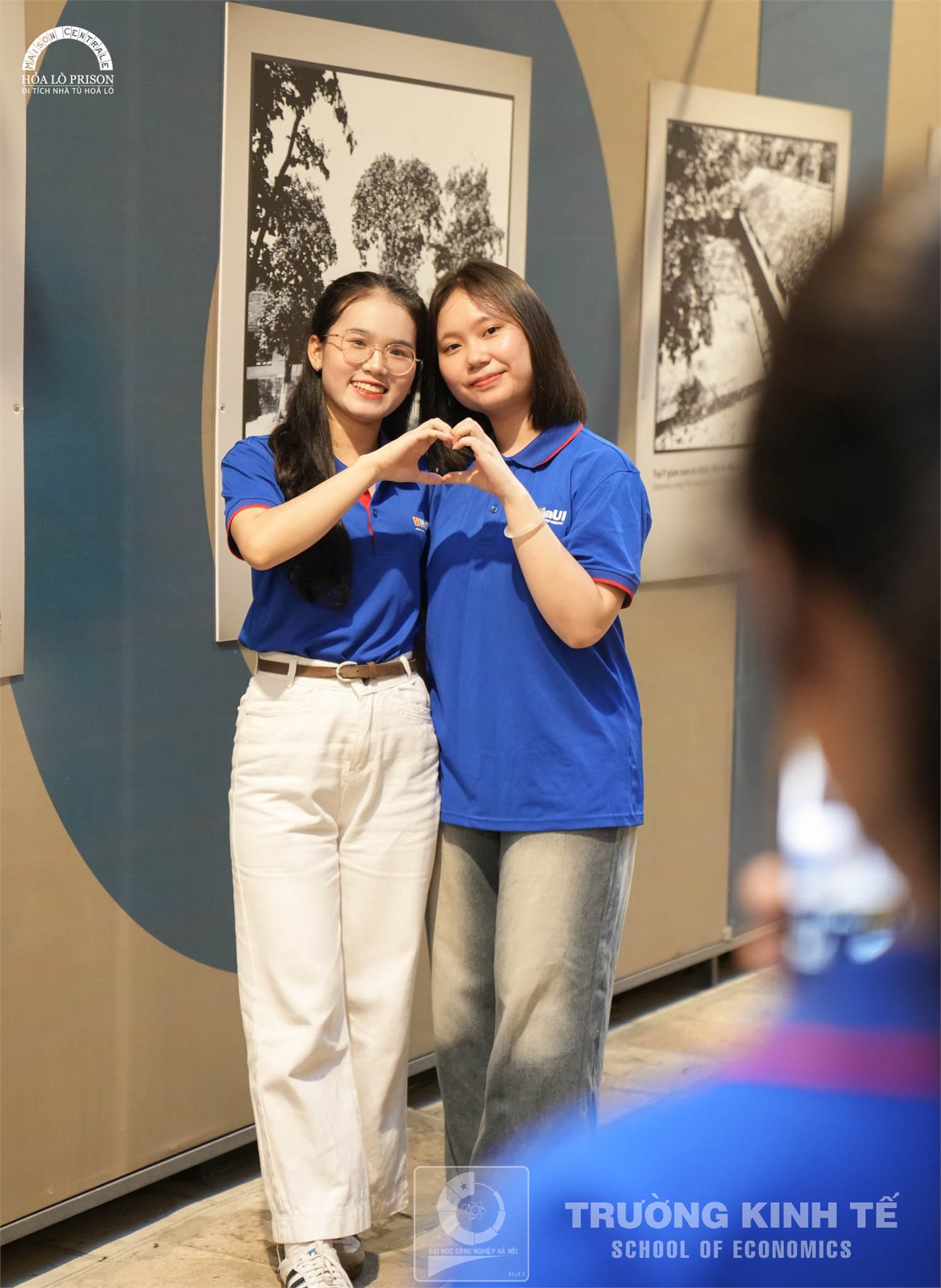 Sinh hoạt Chi bộ Kinh tế 2: Xúc động hành trình trải nghiệm `Đêm thiêng liêng 2: Sống như những đóa hoa` tại Di tích Nhà tù Hỏa Lò