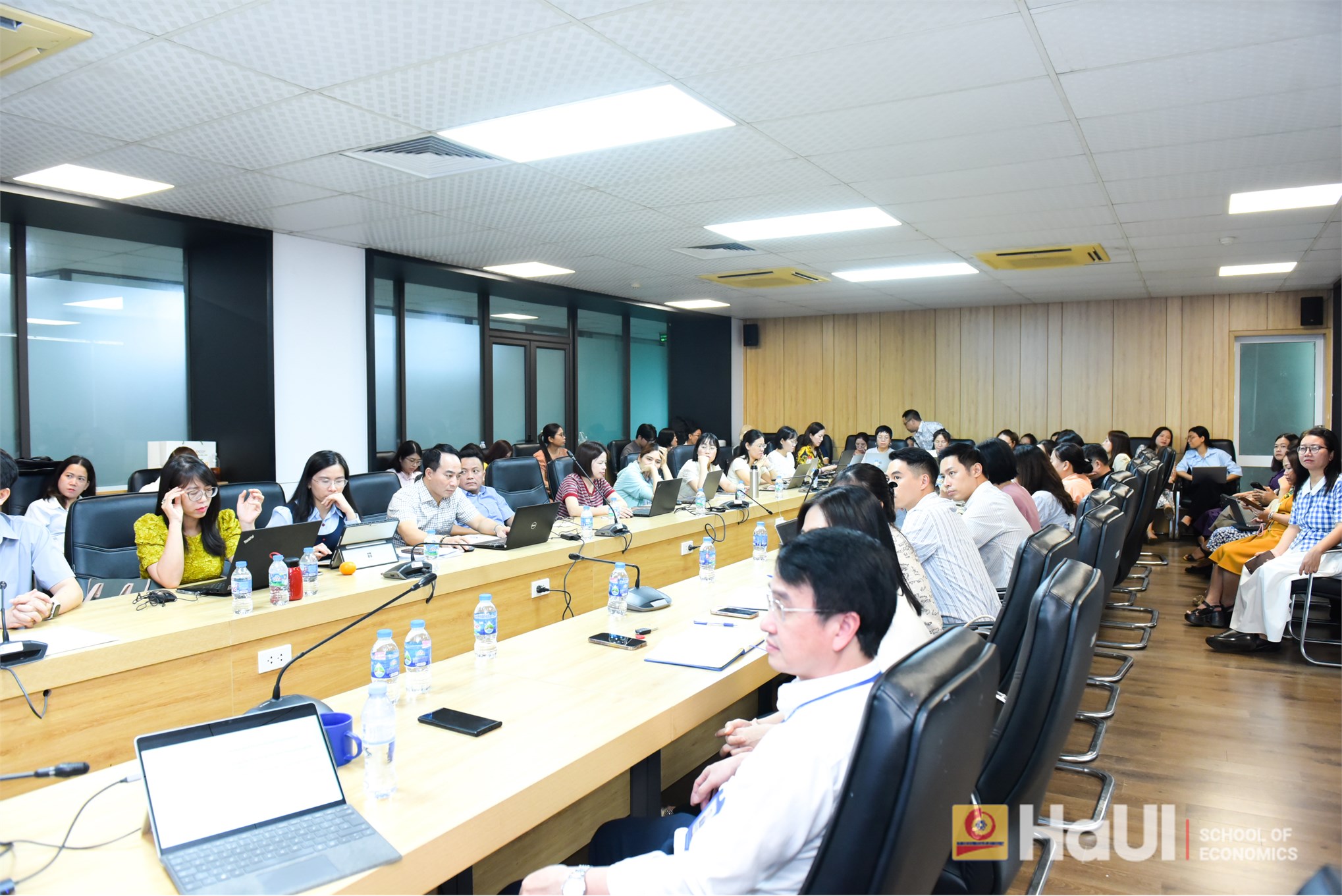Hội thảo “Giảng dạy chuyên môn bằng tiếng Anh: Kinh nghiệm trong thiết kế bài giảng, phương pháp giảng dạy và đánh giá người học” tại Trường Kinh tế
