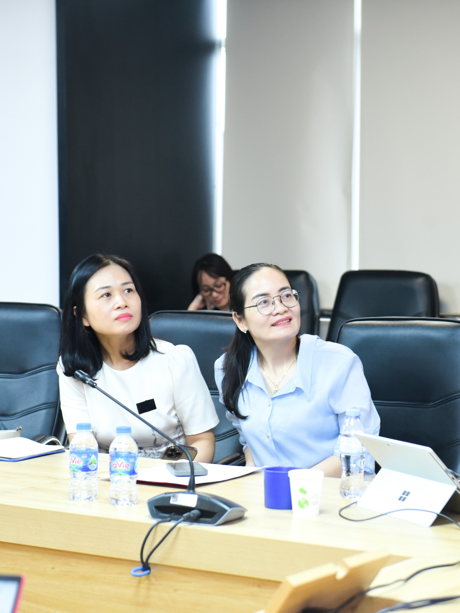 Hội thảo “Giảng dạy chuyên môn bằng tiếng Anh: Kinh nghiệm trong thiết kế bài giảng, phương pháp giảng dạy và đánh giá người học” tại Trường Kinh tế