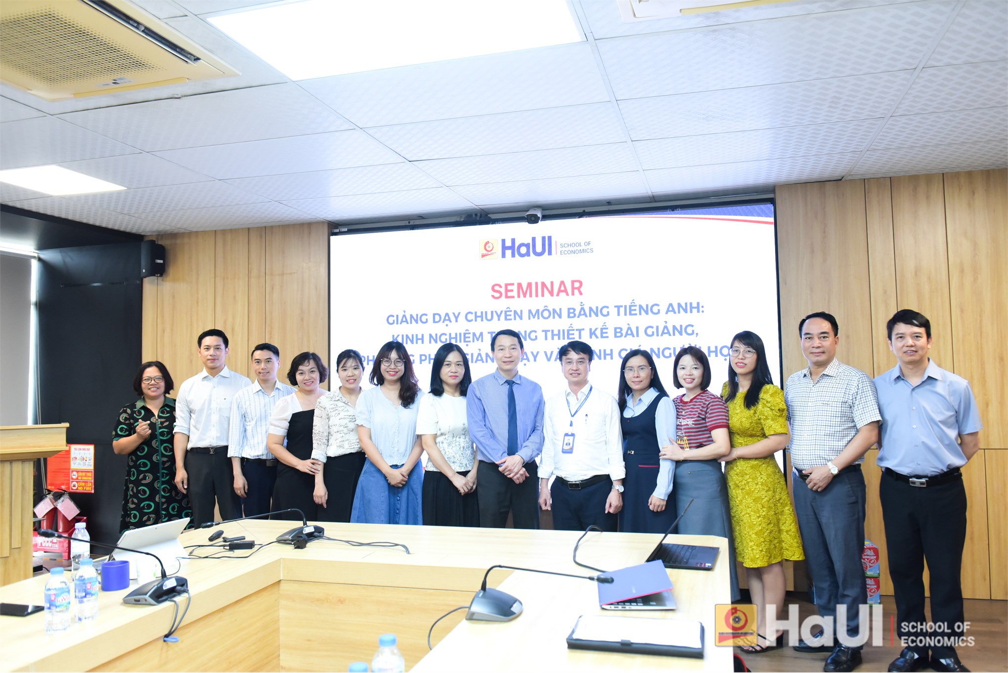 Hội thảo “Giảng dạy chuyên môn bằng tiếng Anh: Kinh nghiệm trong thiết kế bài giảng, phương pháp giảng dạy và đánh giá người học” tại Trường Kinh tế