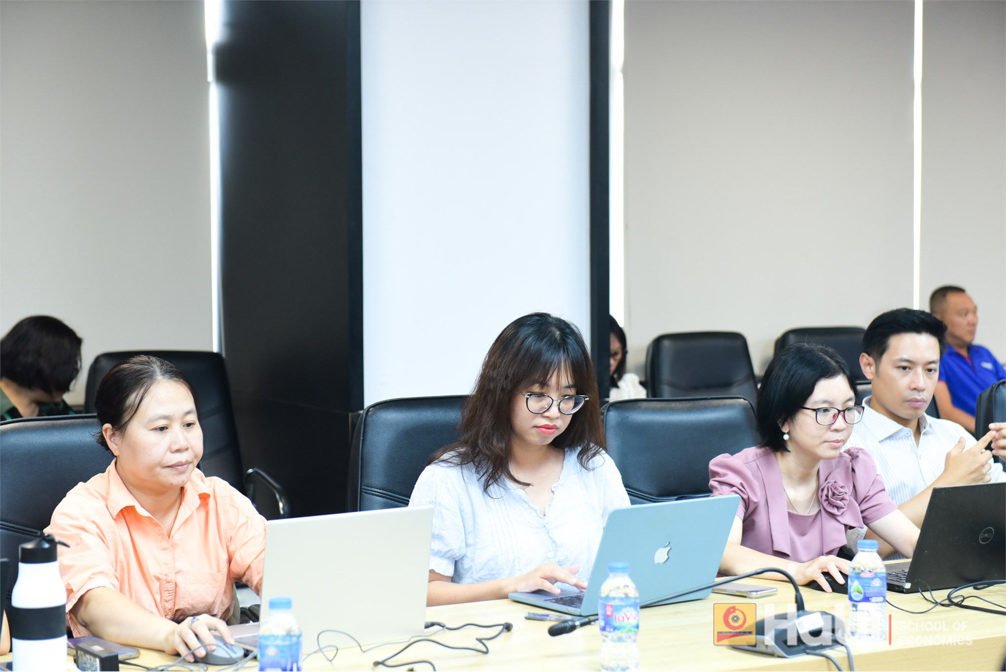 Hội thảo “Giảng dạy chuyên môn bằng tiếng Anh: Kinh nghiệm trong thiết kế bài giảng, phương pháp giảng dạy và đánh giá người học” tại Trường Kinh tế