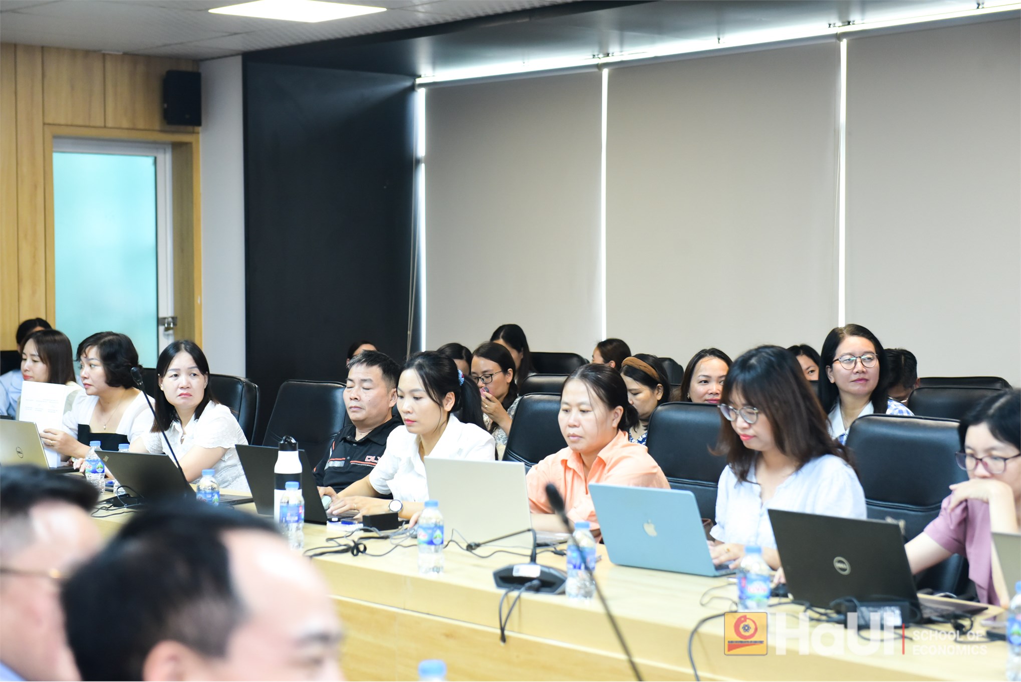 Hội thảo “Giảng dạy chuyên môn bằng tiếng Anh: Kinh nghiệm trong thiết kế bài giảng, phương pháp giảng dạy và đánh giá người học” tại Trường Kinh tế