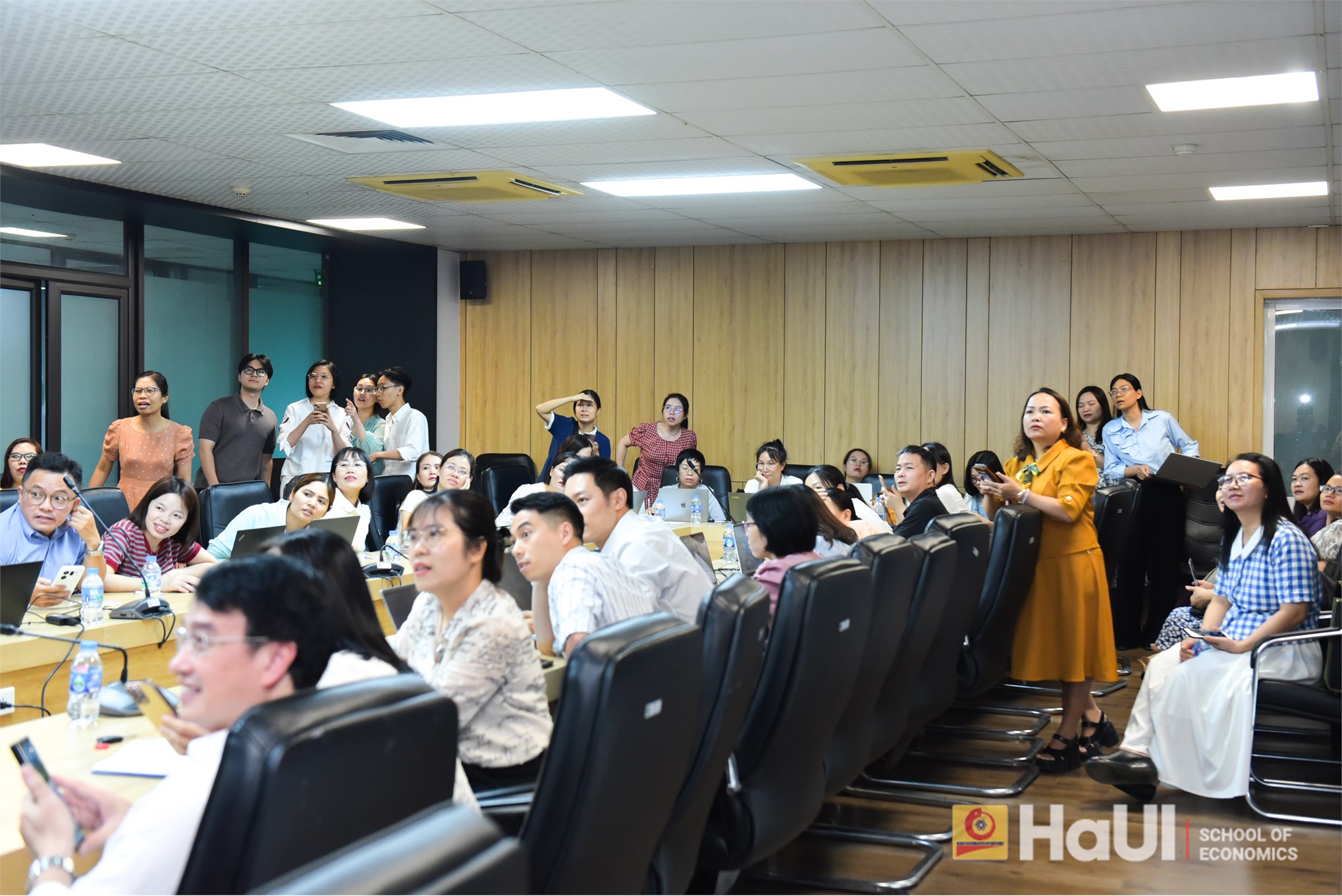 Hội thảo “Giảng dạy chuyên môn bằng tiếng Anh: Kinh nghiệm trong thiết kế bài giảng, phương pháp giảng dạy và đánh giá người học” tại Trường Kinh tế